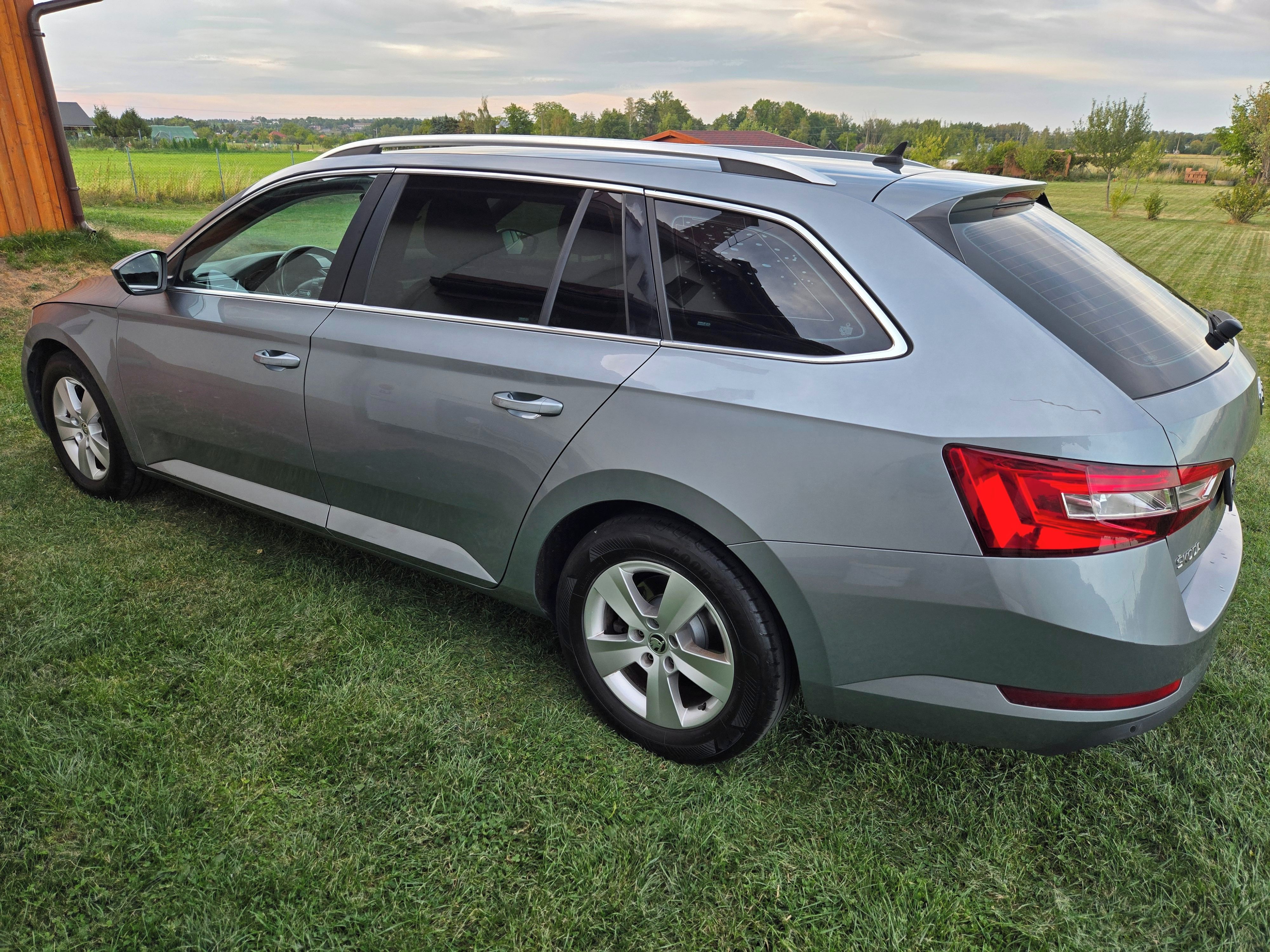 Škoda Superb, 1.6 TDI 88kw, 12/2016, krásný - fotka 2