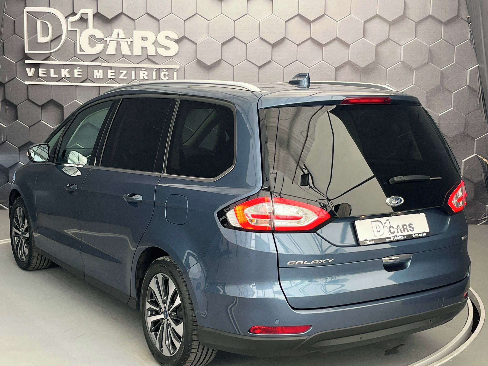 Ford Galaxy, 2.5 HEV TITANIUM 7 míst - fotka 2