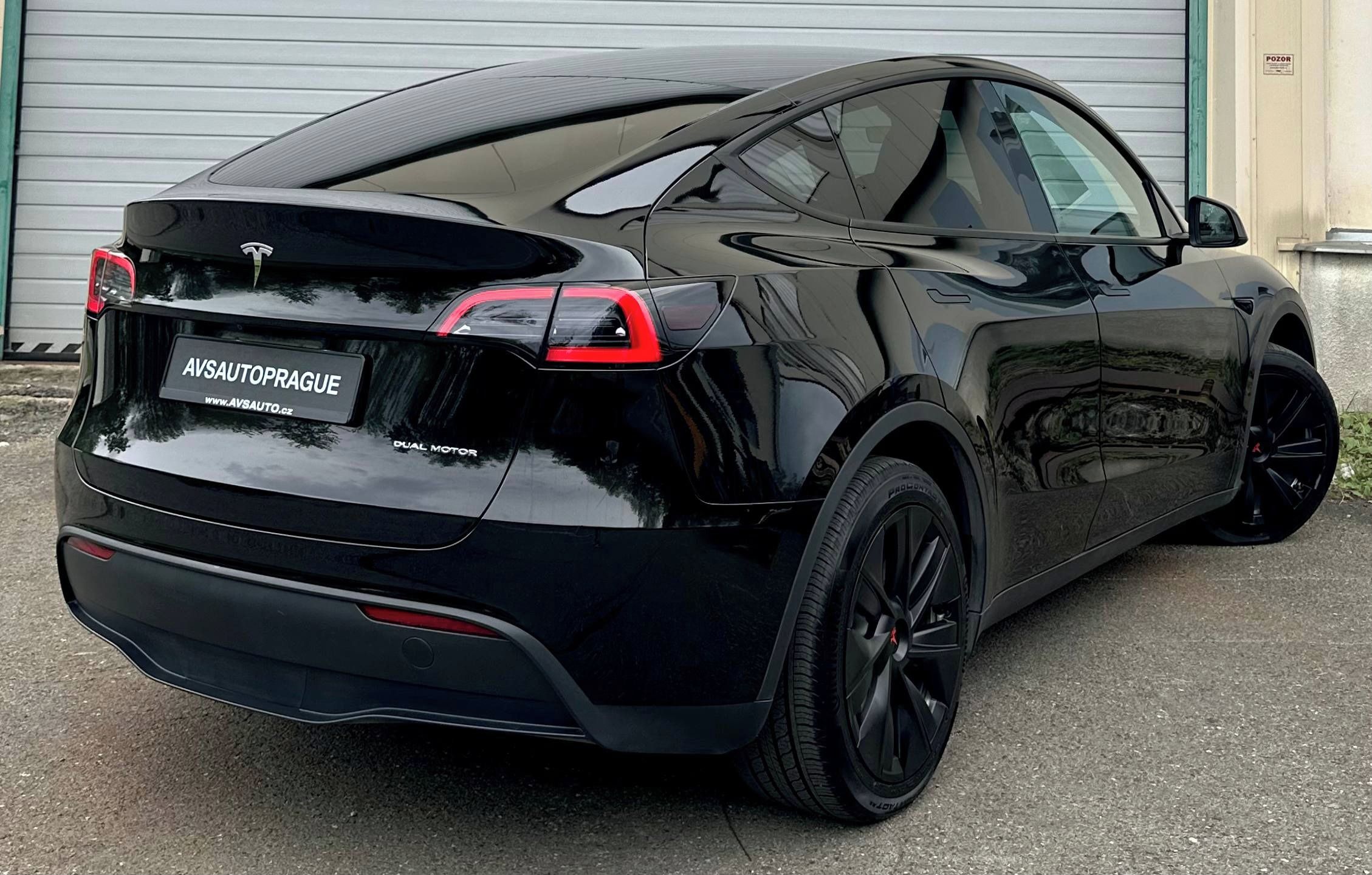 Tesla Model Y, LONG RANGE DUAL MOTOR AWD - fotka 4