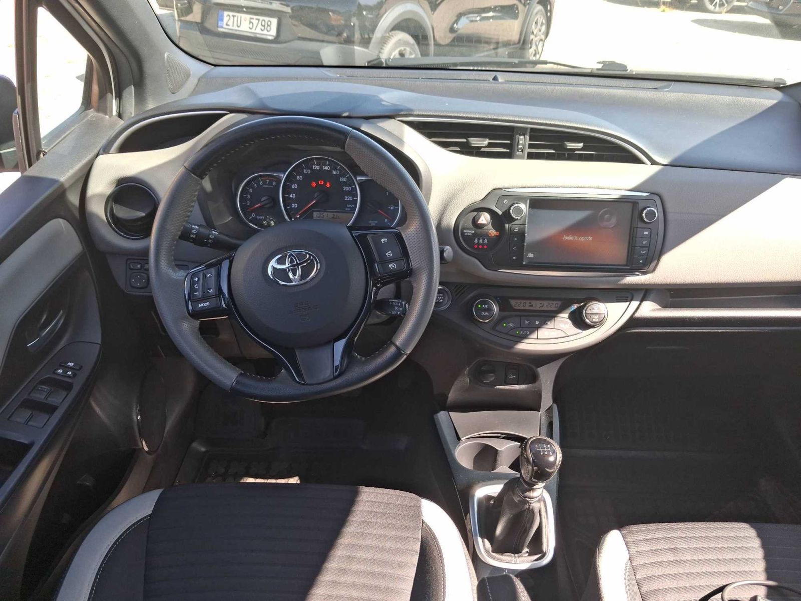 Toyota Yaris, 1.33 Dual VVT-i, Serv.kniha - fotka 3