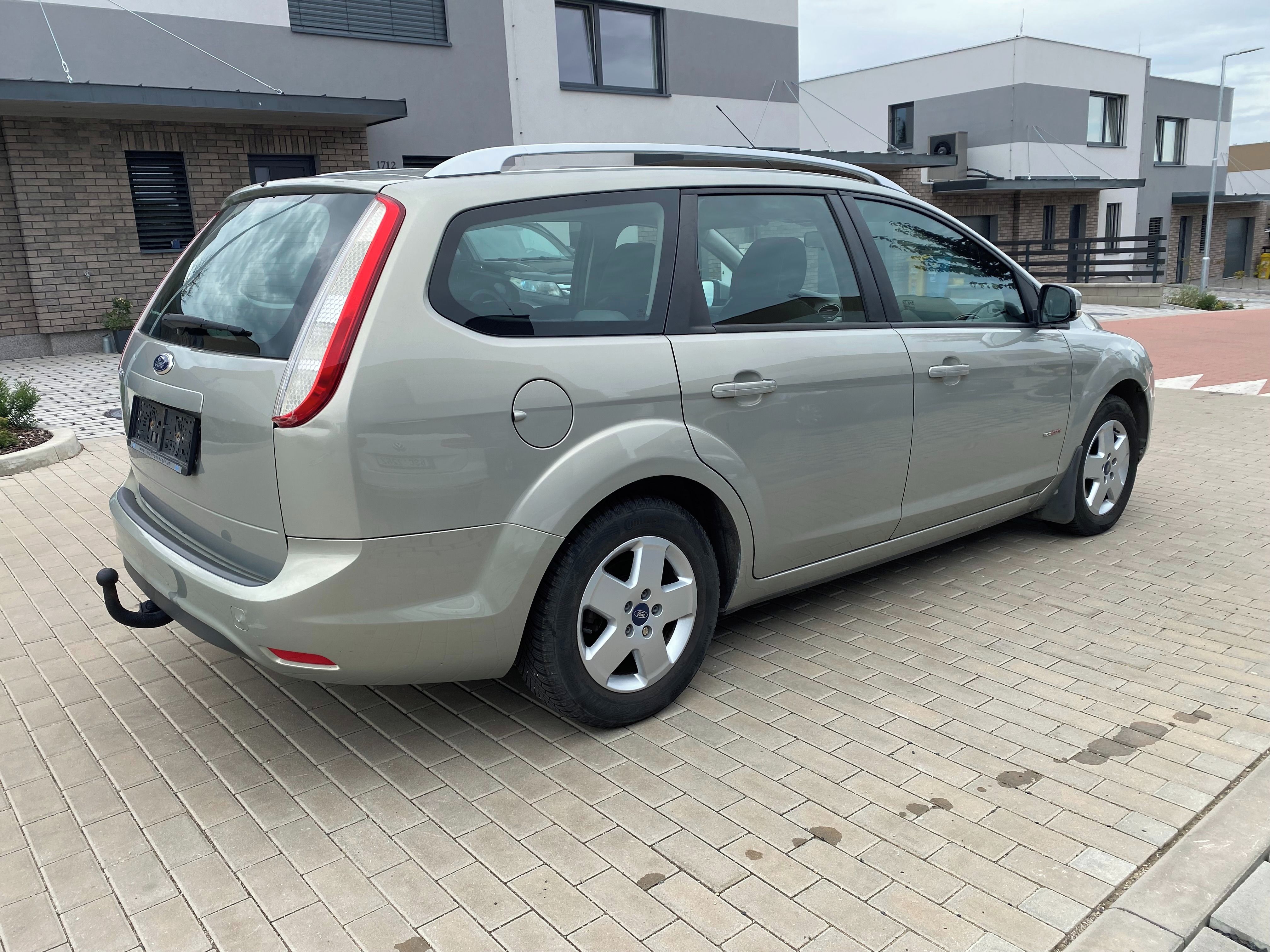 Ford Focus, combi 1.6i 16V, 74kW, nová STK - fotka 6