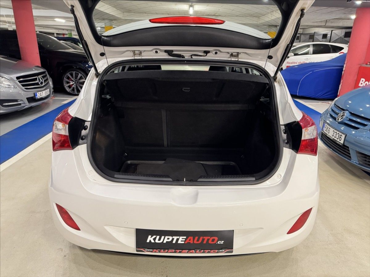 Hyundai i30, 1,6 GDI  Comfort - fotka 5