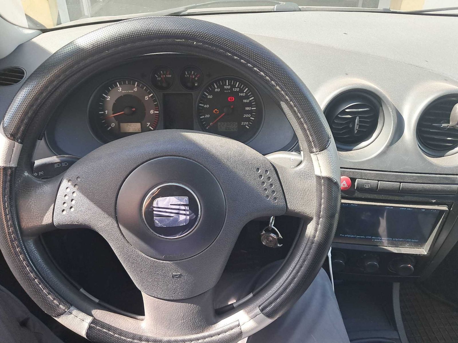 Seat Ibiza, 1.4 16V, po STK, rezervace - fotka 3