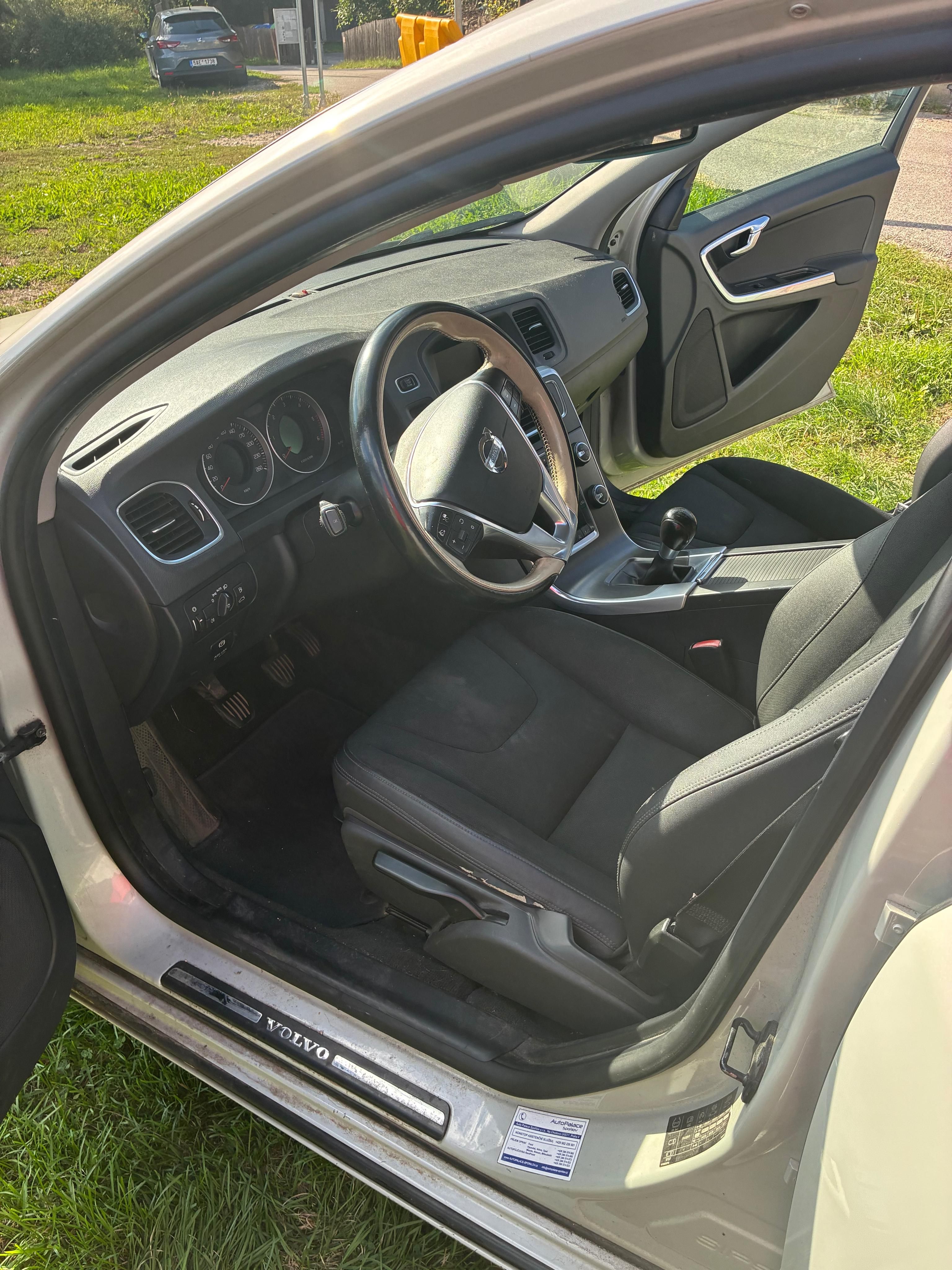 Volvo V60, Volvo d4 2013 - fotka 4