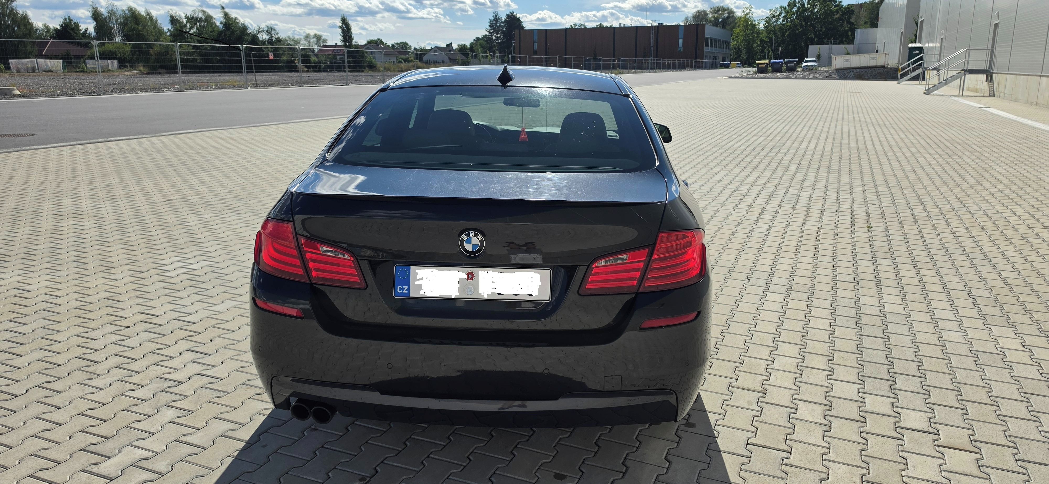 BMW Řada 5, 530d xDrive Mpacket Individual - fotka 4