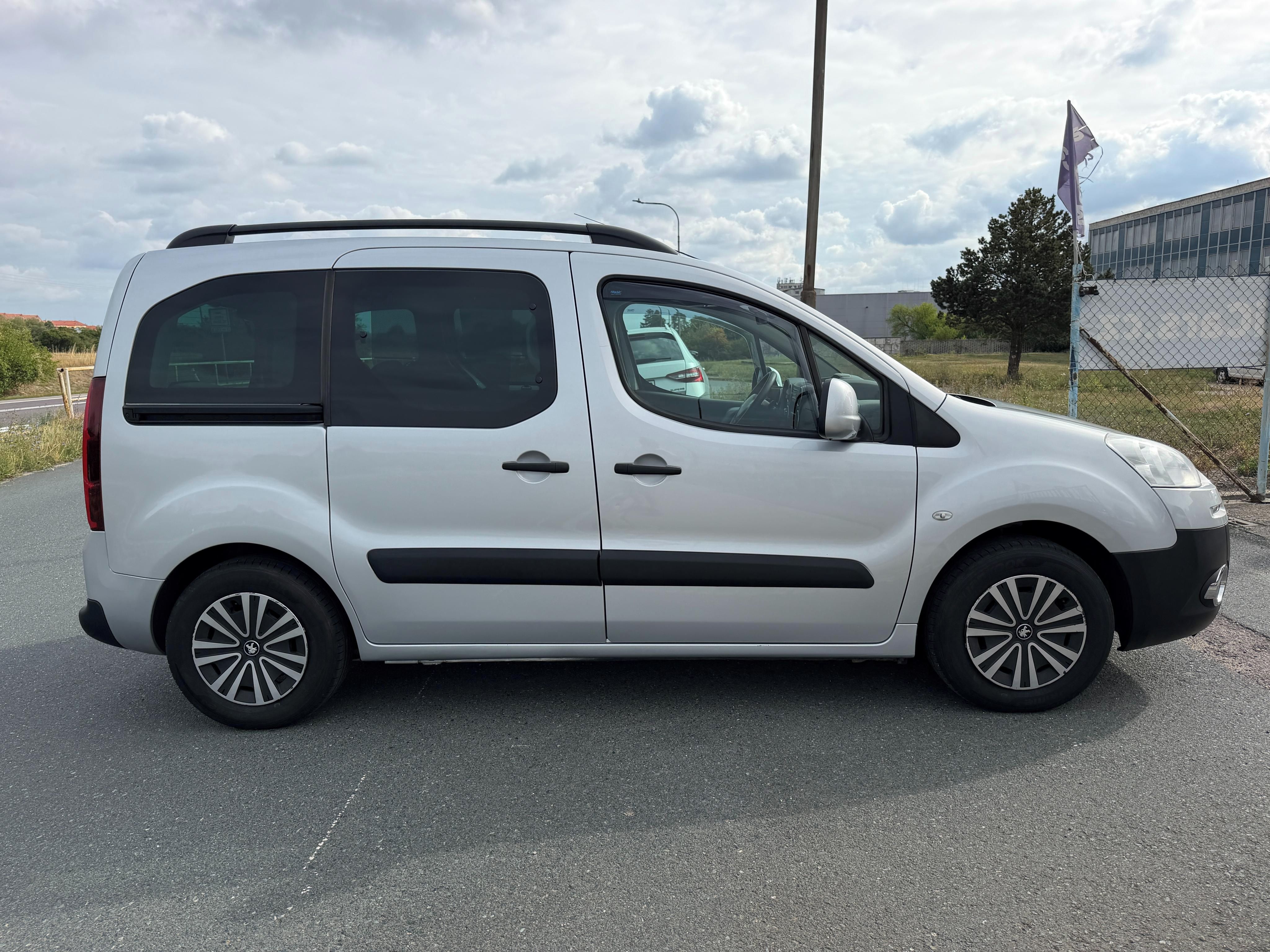 Peugeot Partner Tepee, 1.6 e-HDI 68kW AUTOMAT - fotka 4
