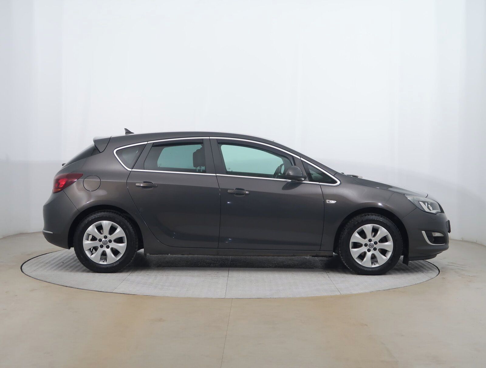 Opel Astra, 1.4 T, Navi, Xenony - fotka 6