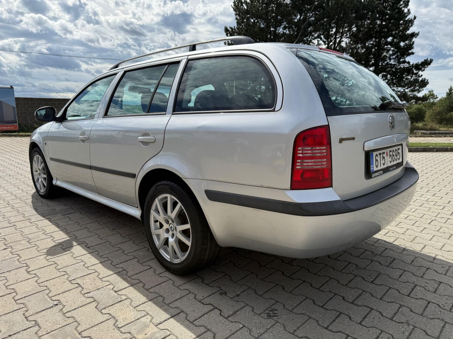 Škoda Octavia, 1,9 TDI TOUR xenon - fotka 5