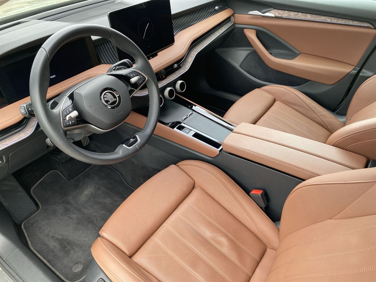 Škoda Superb, 2.0 TDI 4x4 DSG L&K - fotka 6
