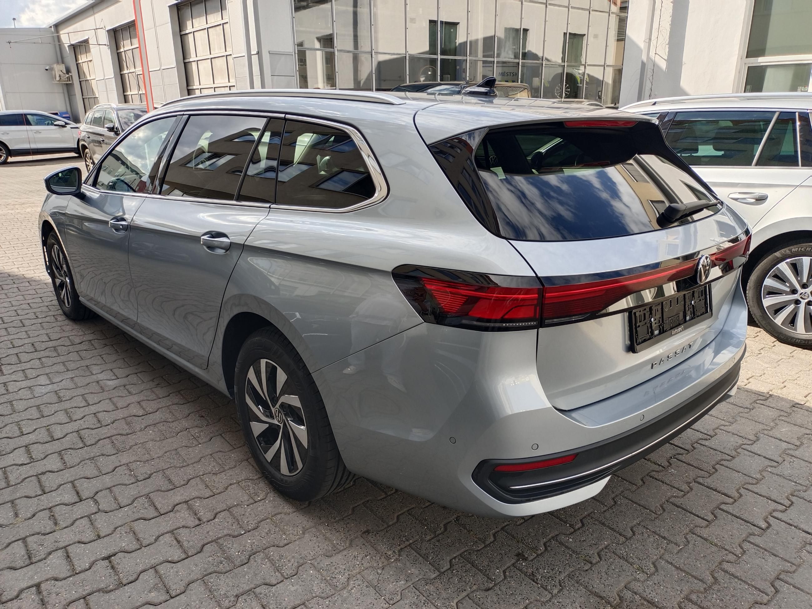 Volkswagen Passat, 2.0 TDI 110kW DSG / Tažné - fotka 4