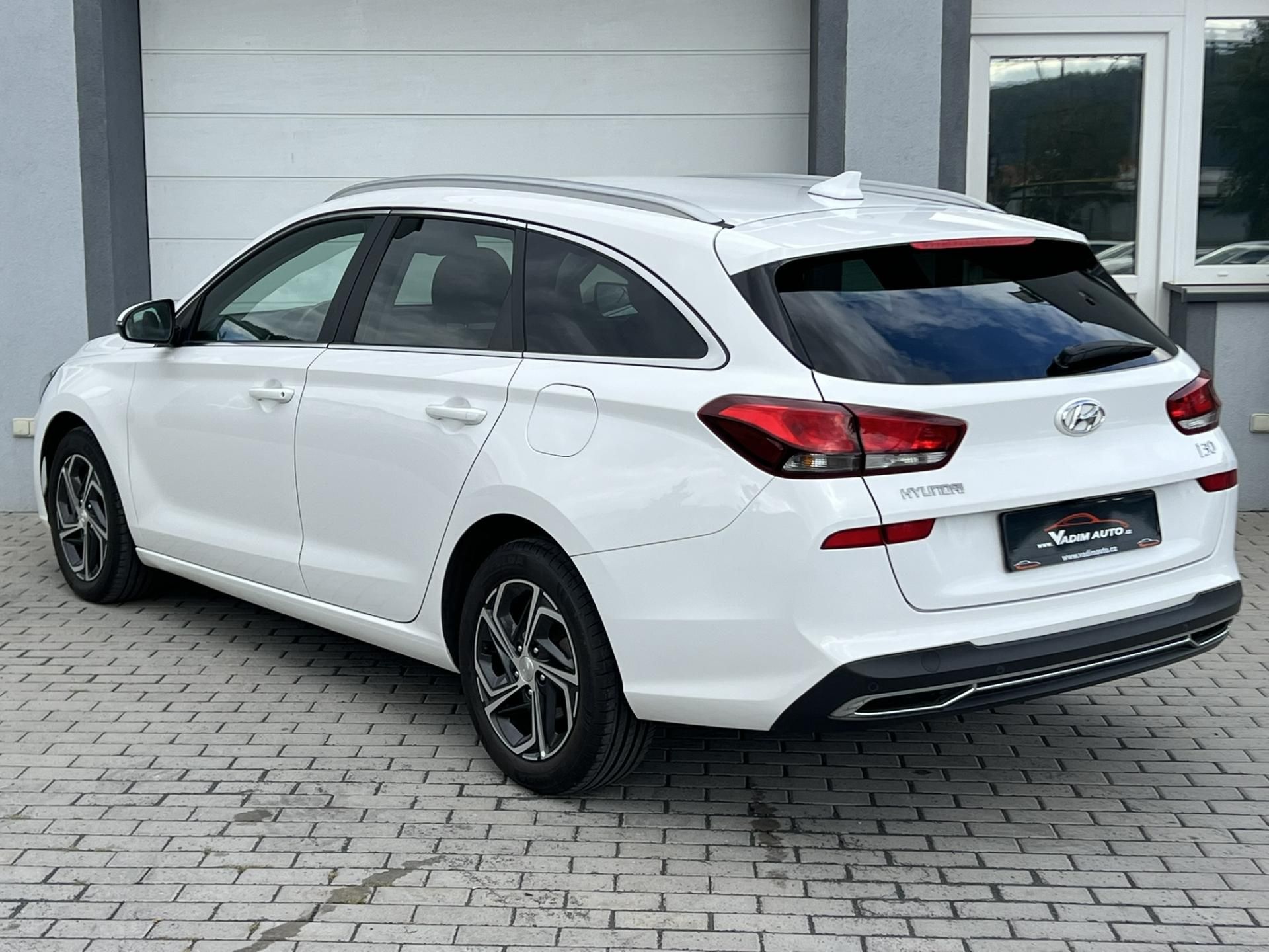 Hyundai i30, T-GDi 88kW SMART KAMERA ČR - fotka 3