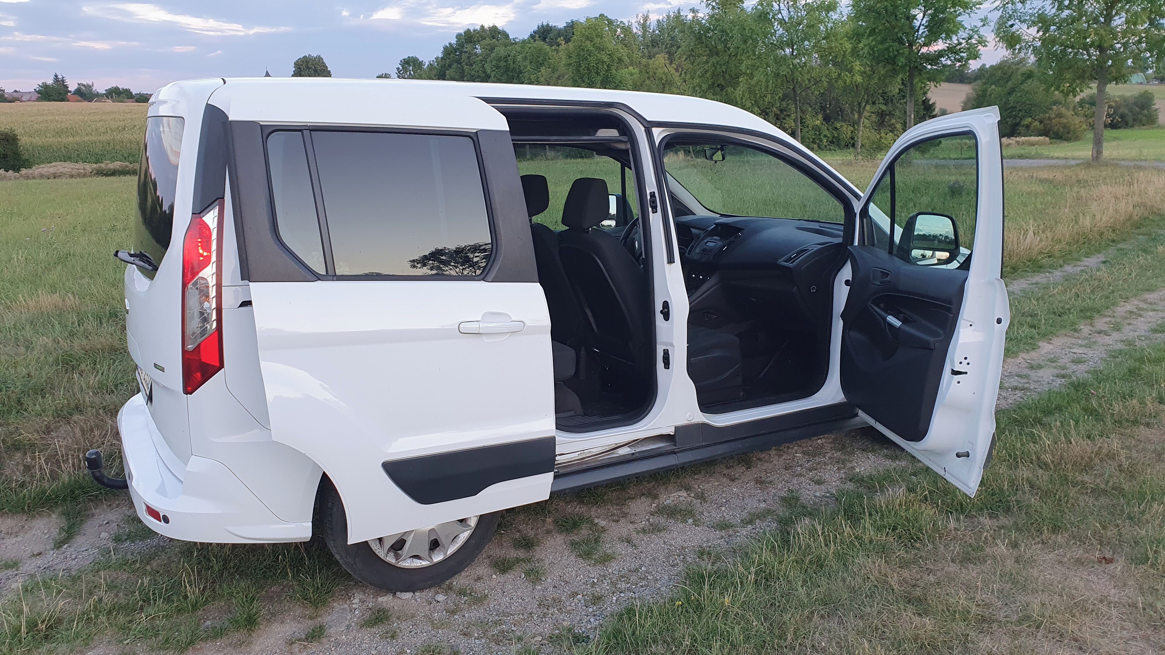 Ford Tourneo Connect, 5 míst, Tažné, Camper - fotka 5