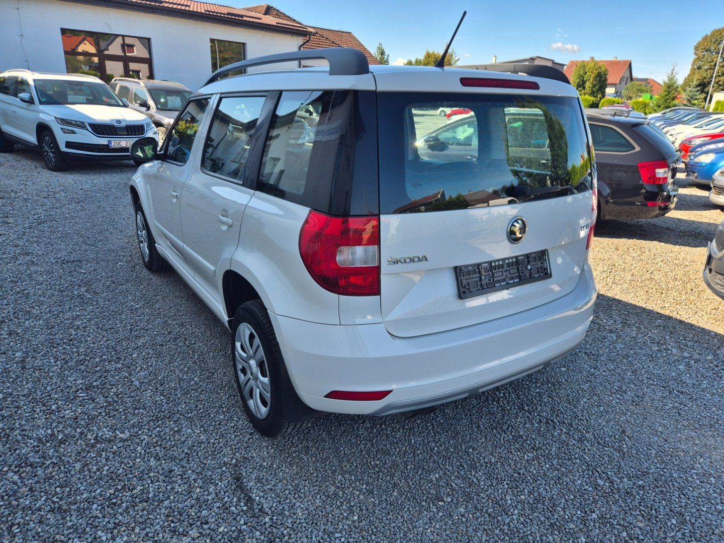 Škoda Yeti, 1.6 TDI DSG TOP STAV - fotka 6