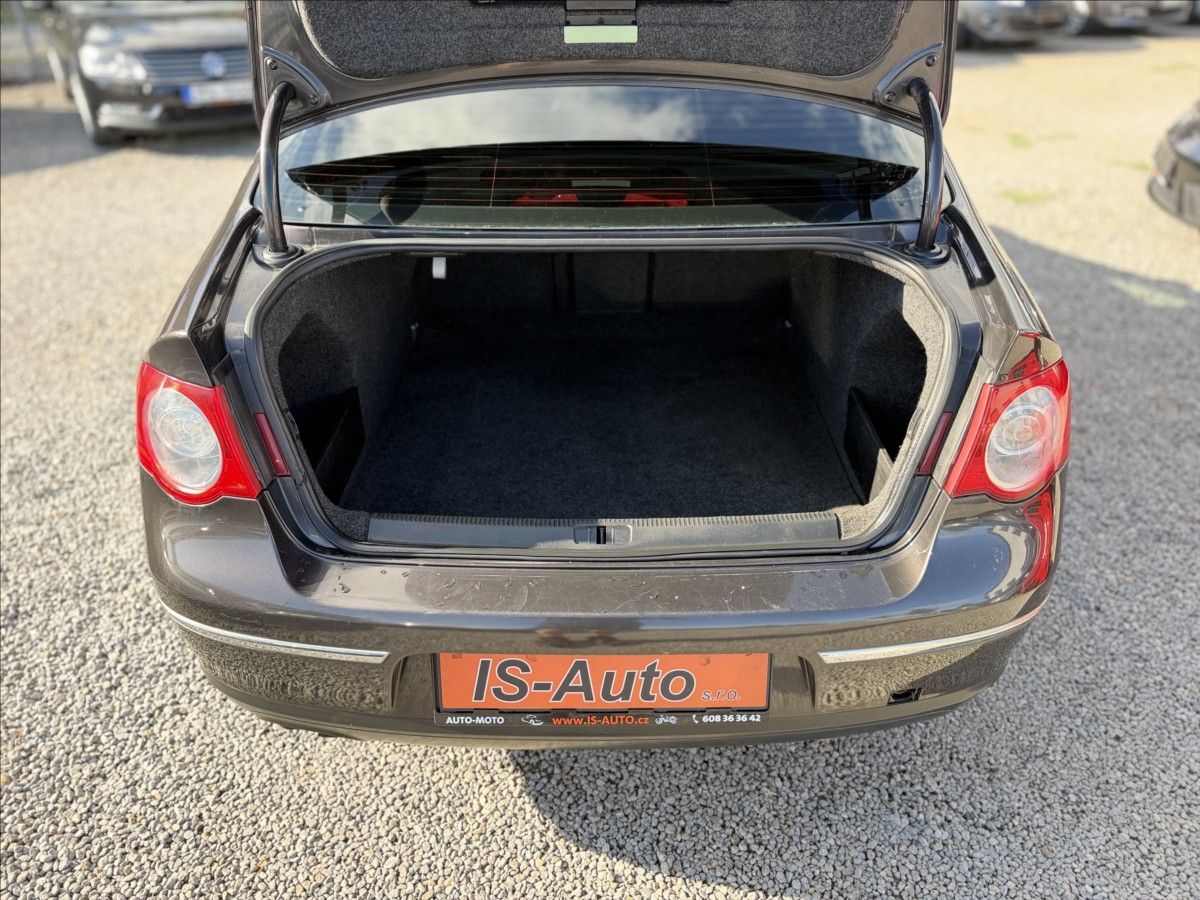Volkswagen Passat, 2,0 TDI - fotka 6