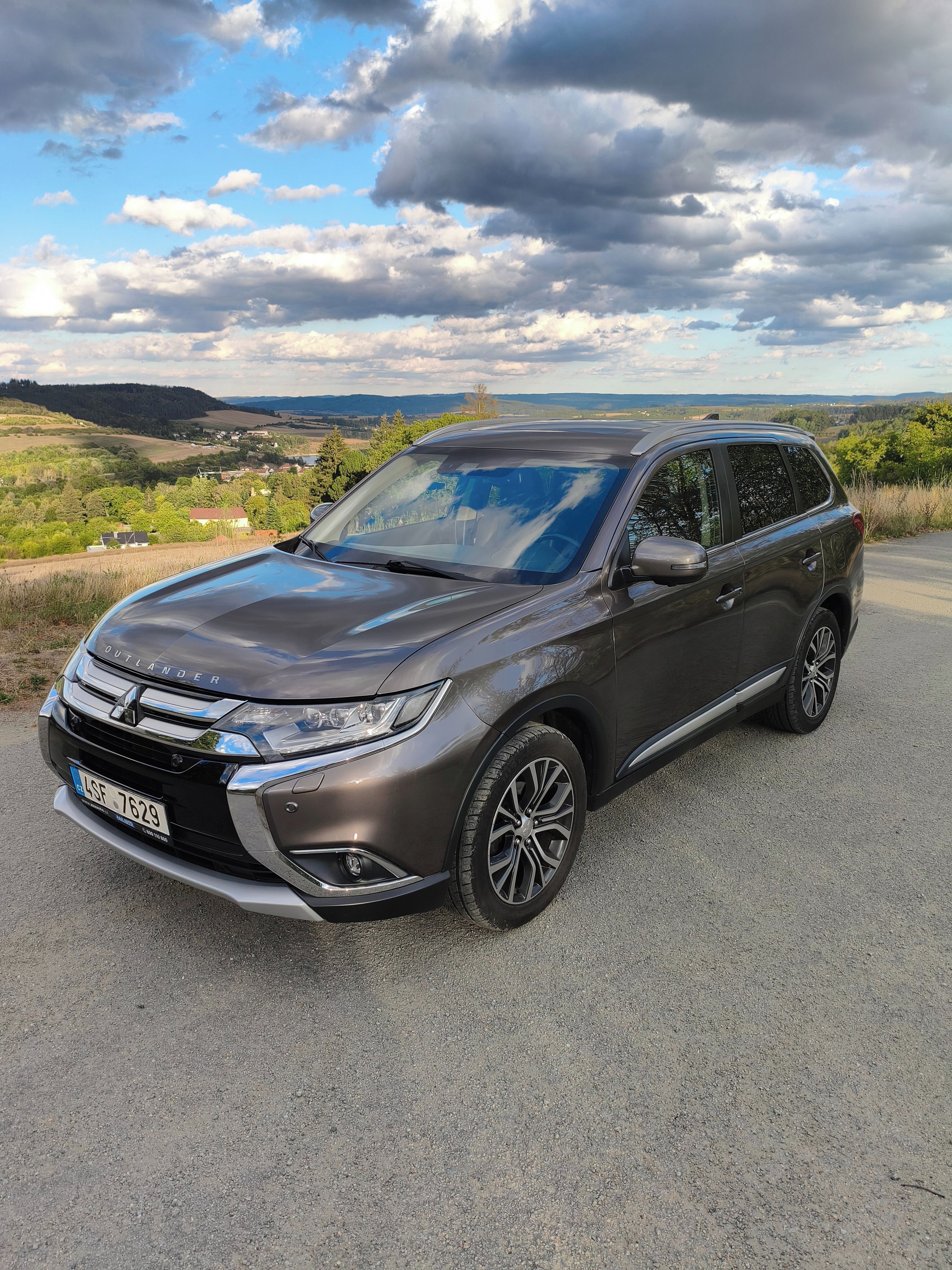 Mitsubishi Outlander, Osobní SUV 2,2 DI-D 4x4, 6AT - fotka 2