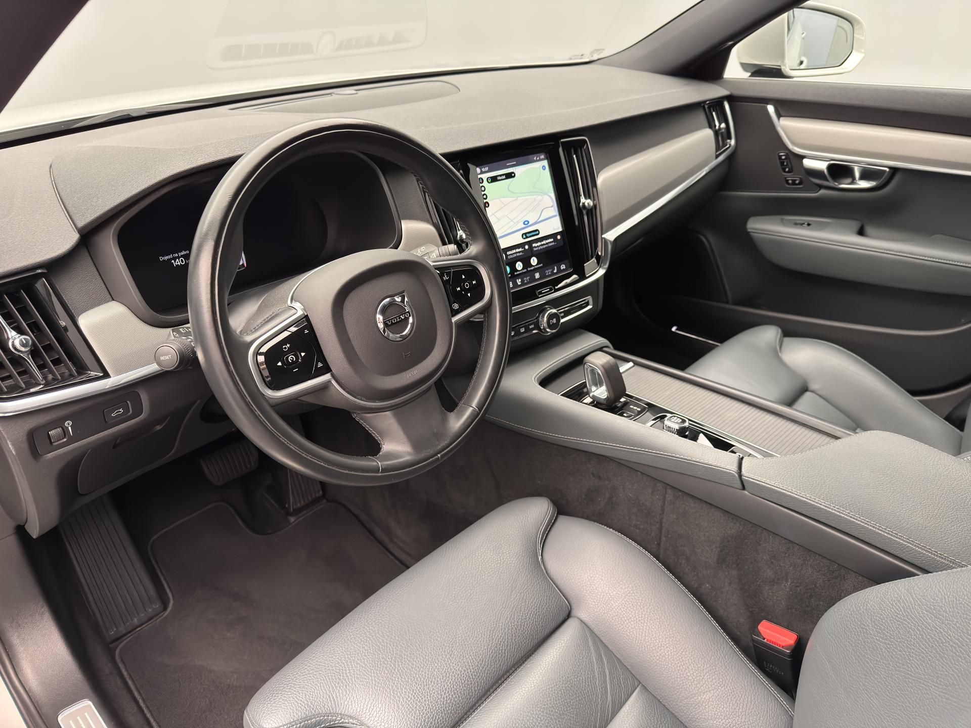 Volvo V90, B4 CORE AUT - fotka 4