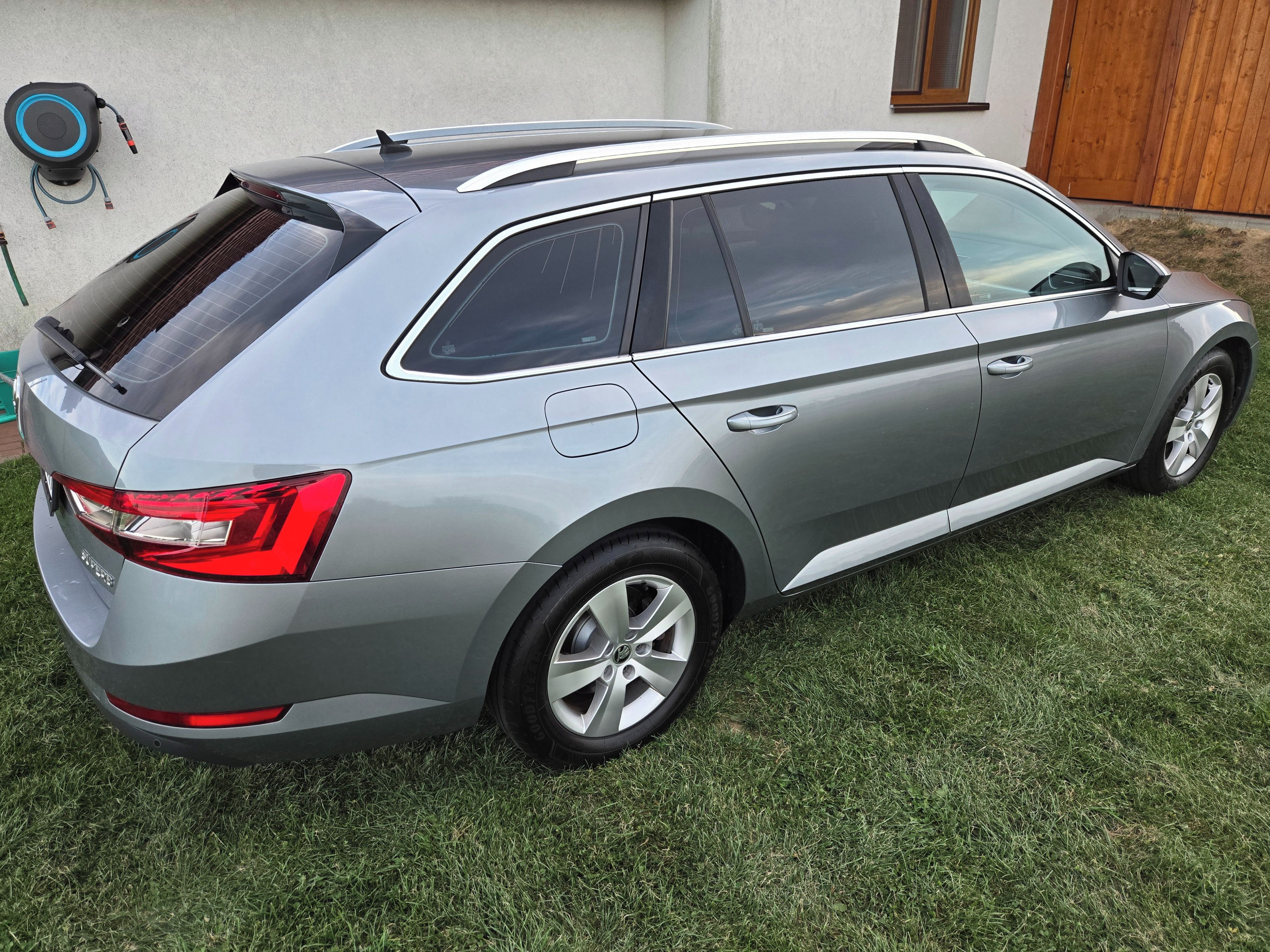 Škoda Superb, 1.6 TDI 88kw, 12/2016, krásný - fotka 3