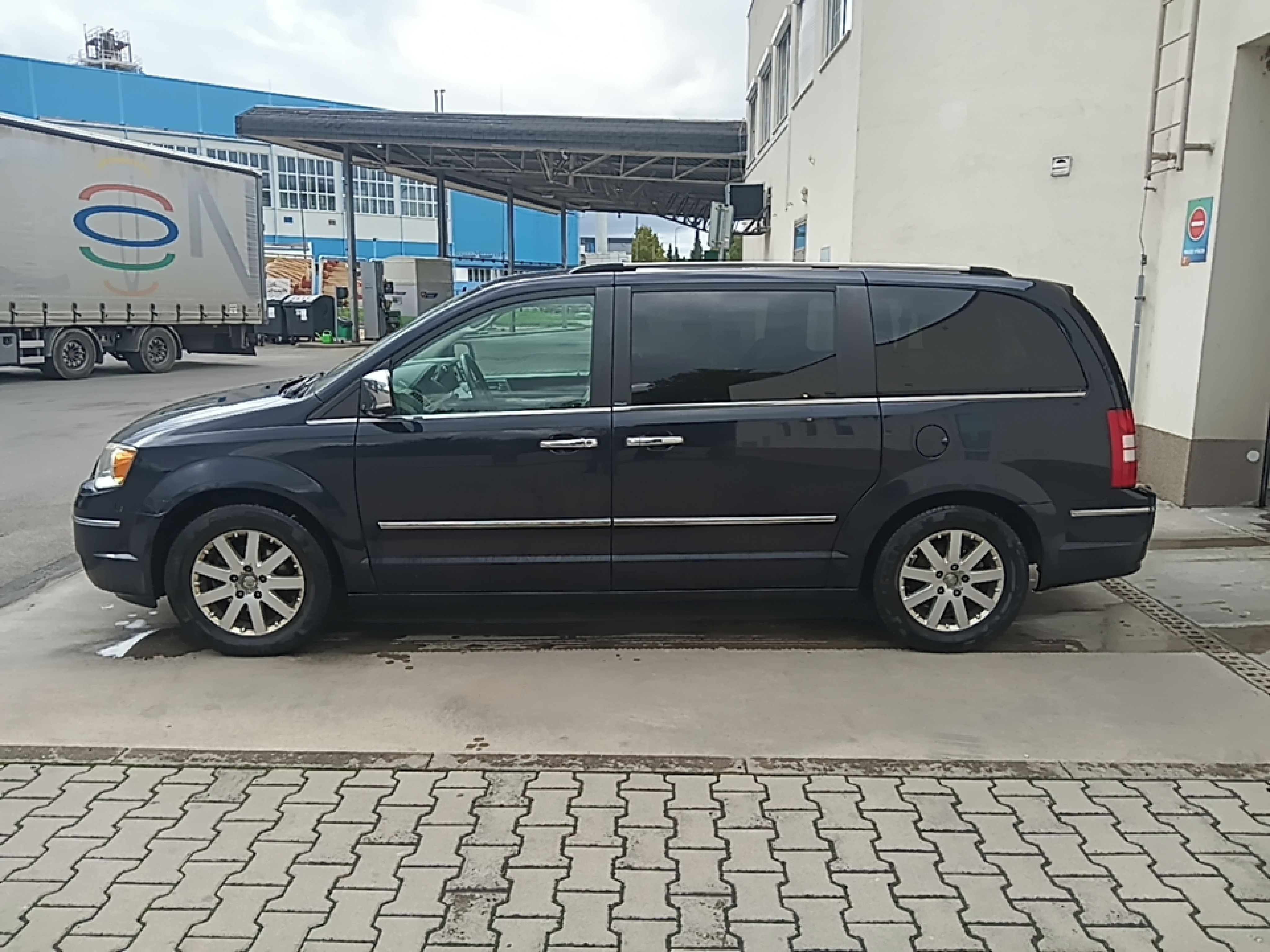 Chrysler Grand Voyager, Limited