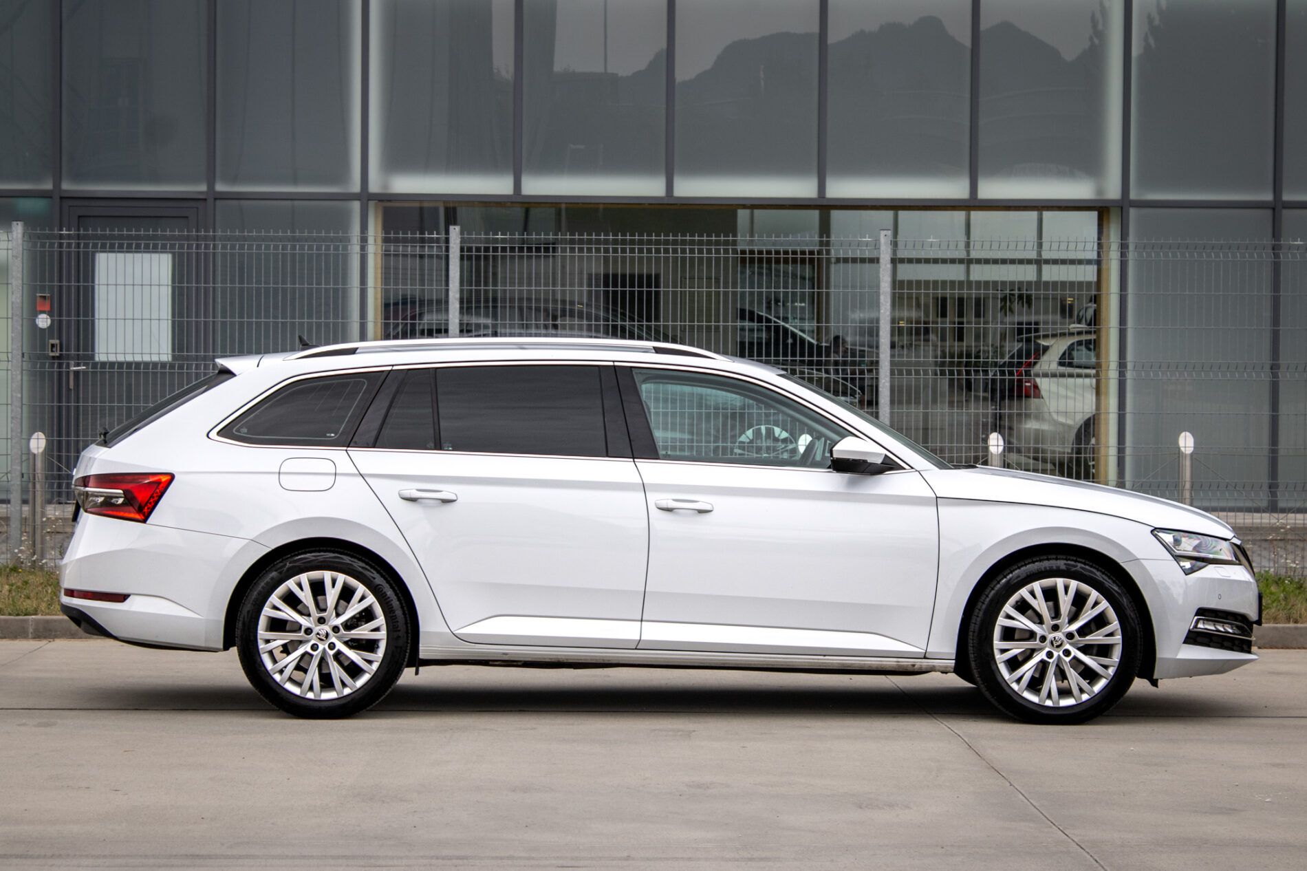 Škoda Superb - fotka 4