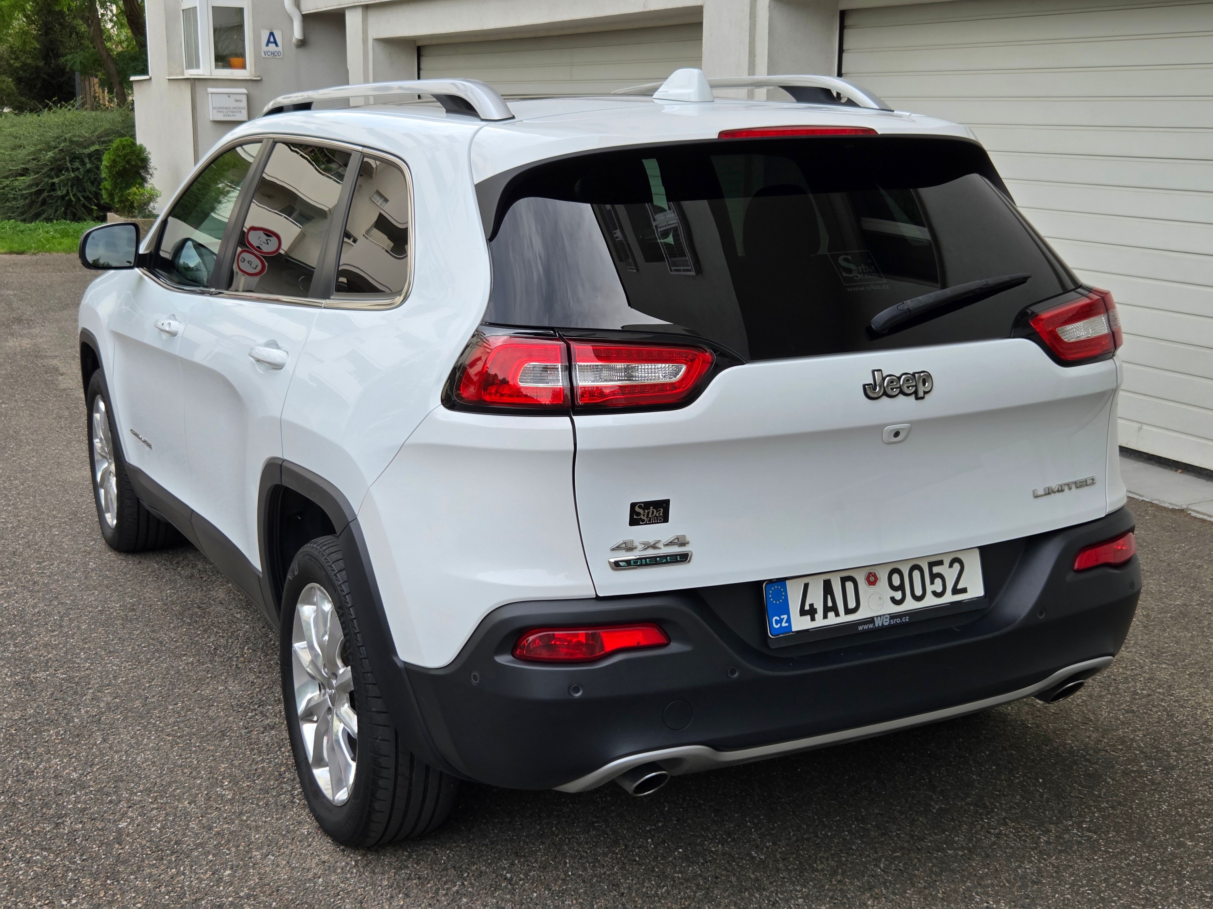Jeep Cherokee, 2.0 CRD 4x4 Limited Aut Pano - fotka 5