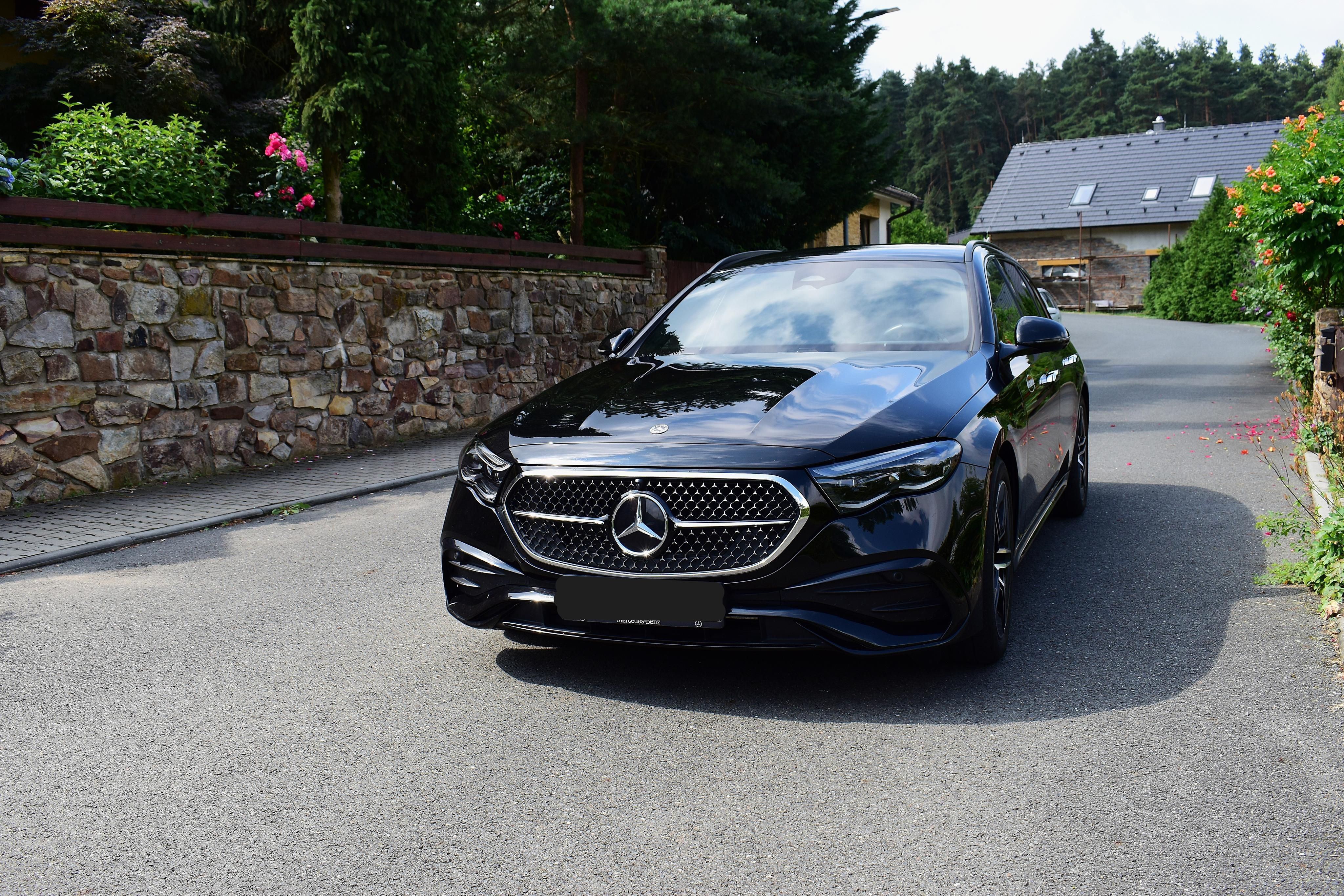 Mercedes-Benz Třídy E, E220d, AMG, BURMESTER - fotka 3