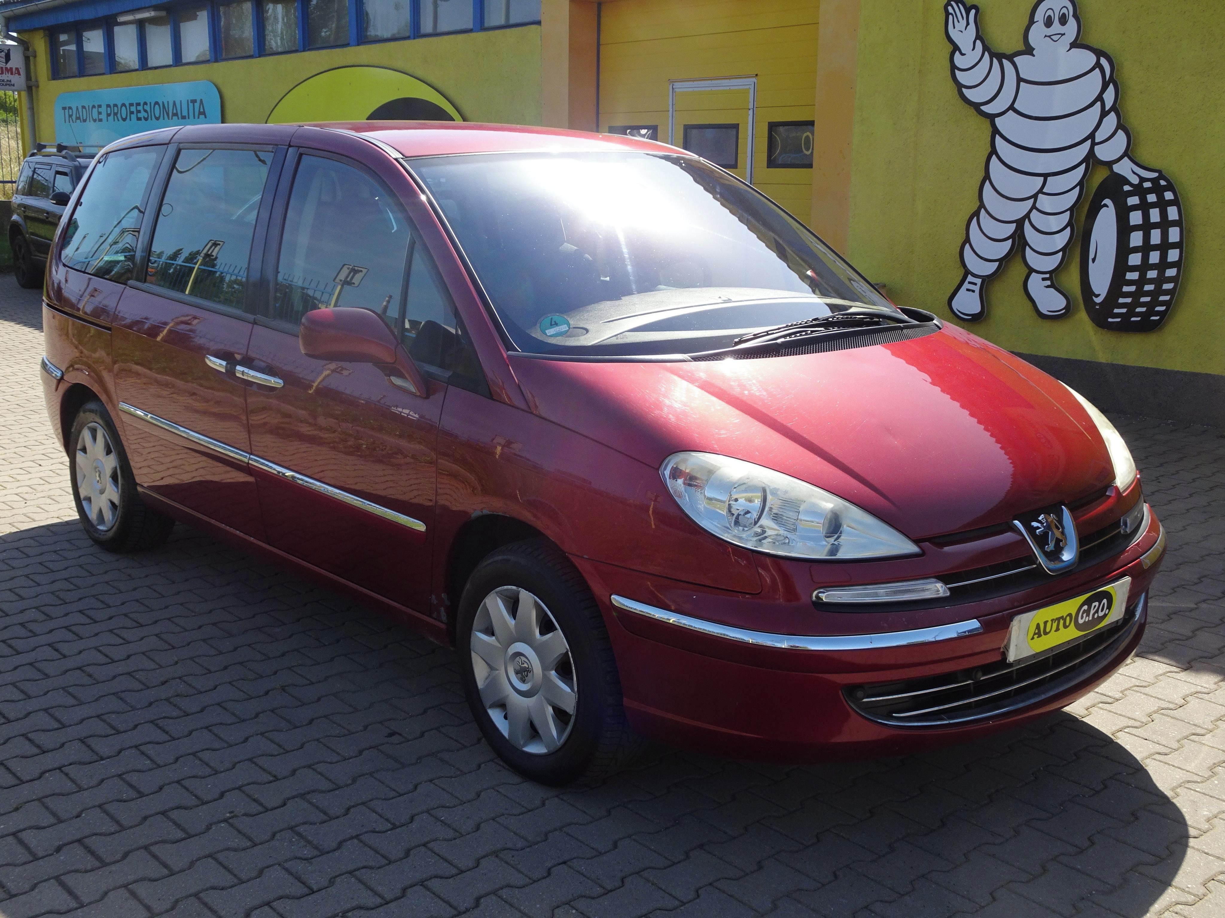 Peugeot 807, 2.0i 16V 8 míst