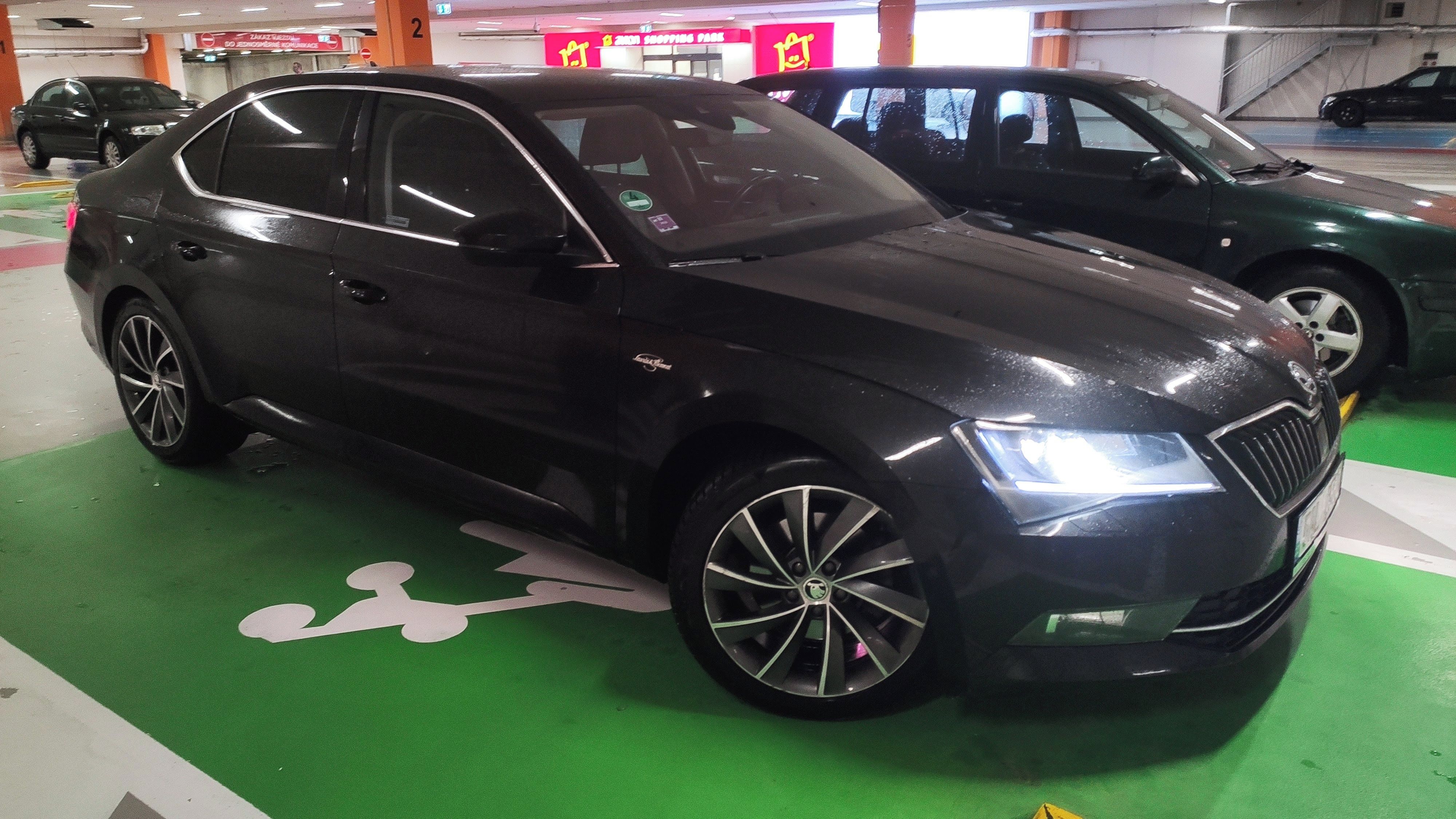Škoda Superb, 1,8 TSI, Laurin & Klement - fotka 4