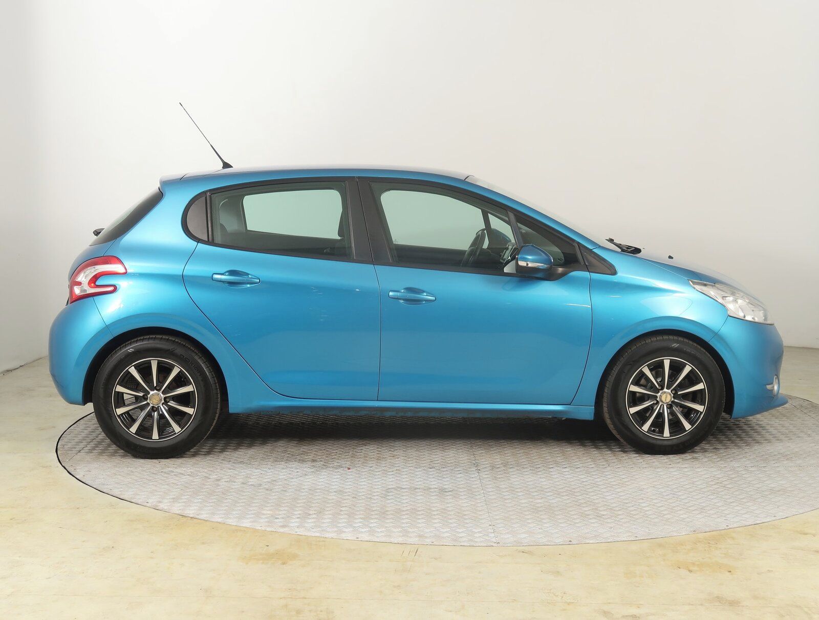 Peugeot 208, 1.4 HDI, po STK, CZ doklady - fotka 6