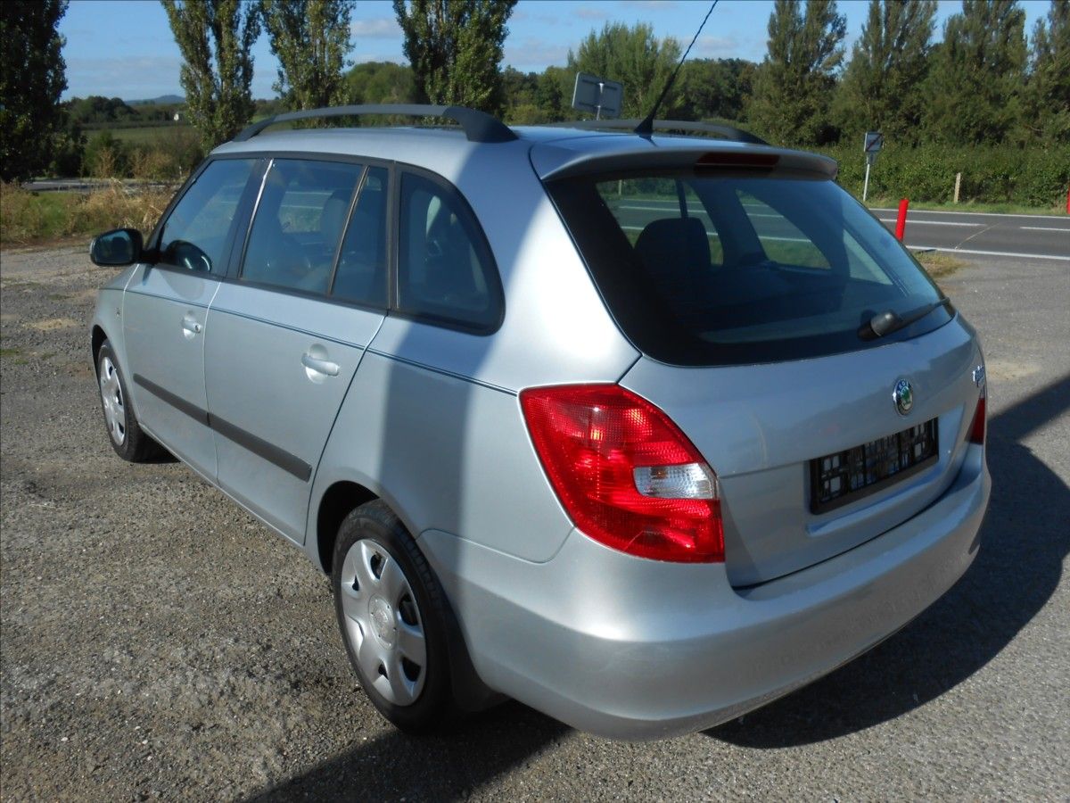 Škoda Fabia, 1,4 i 16V KOMBI KLIMA - fotka 5