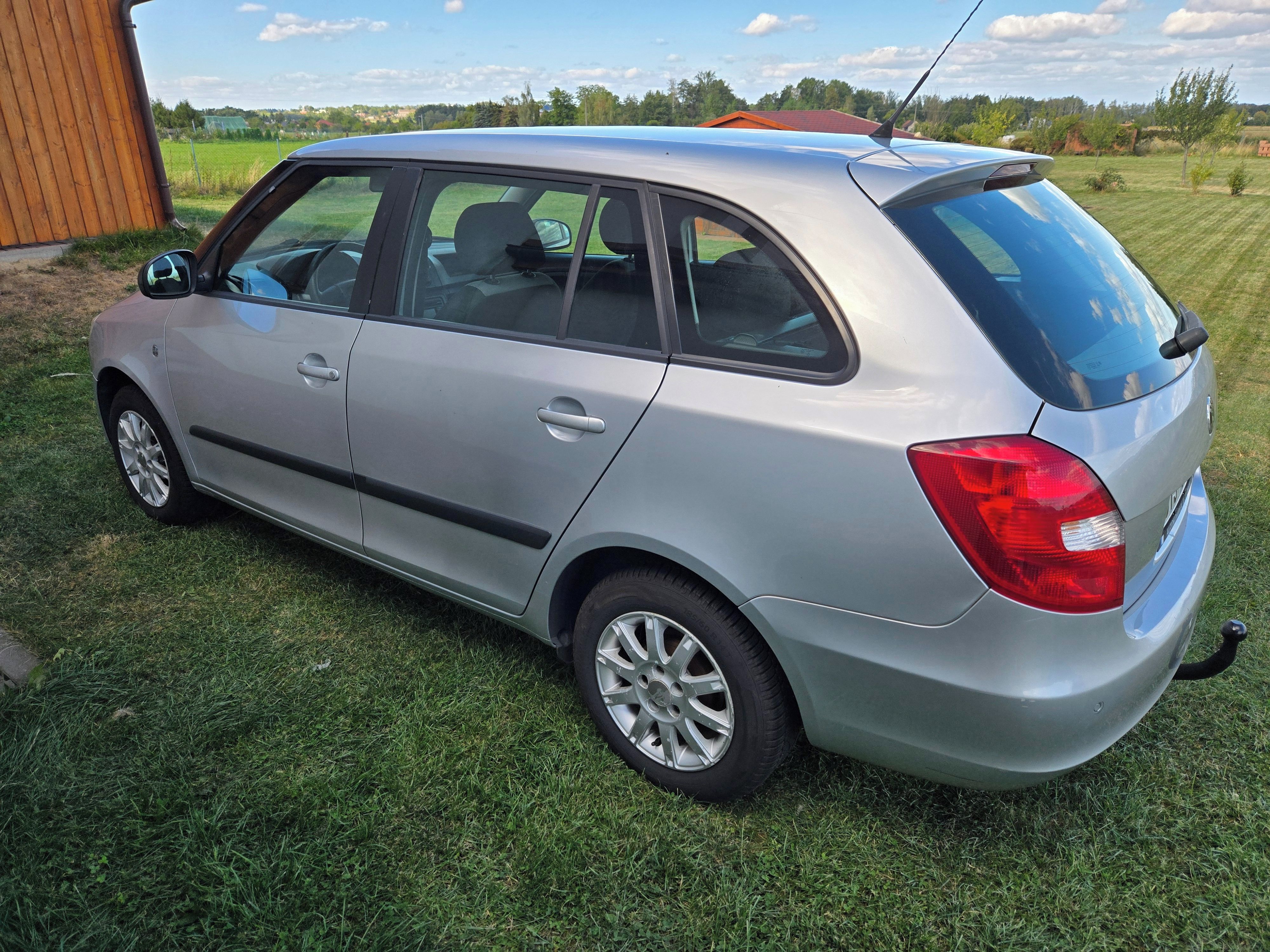 Škoda Fabia, Combi 1.4 16V 63kW, 2010 - fotka 2