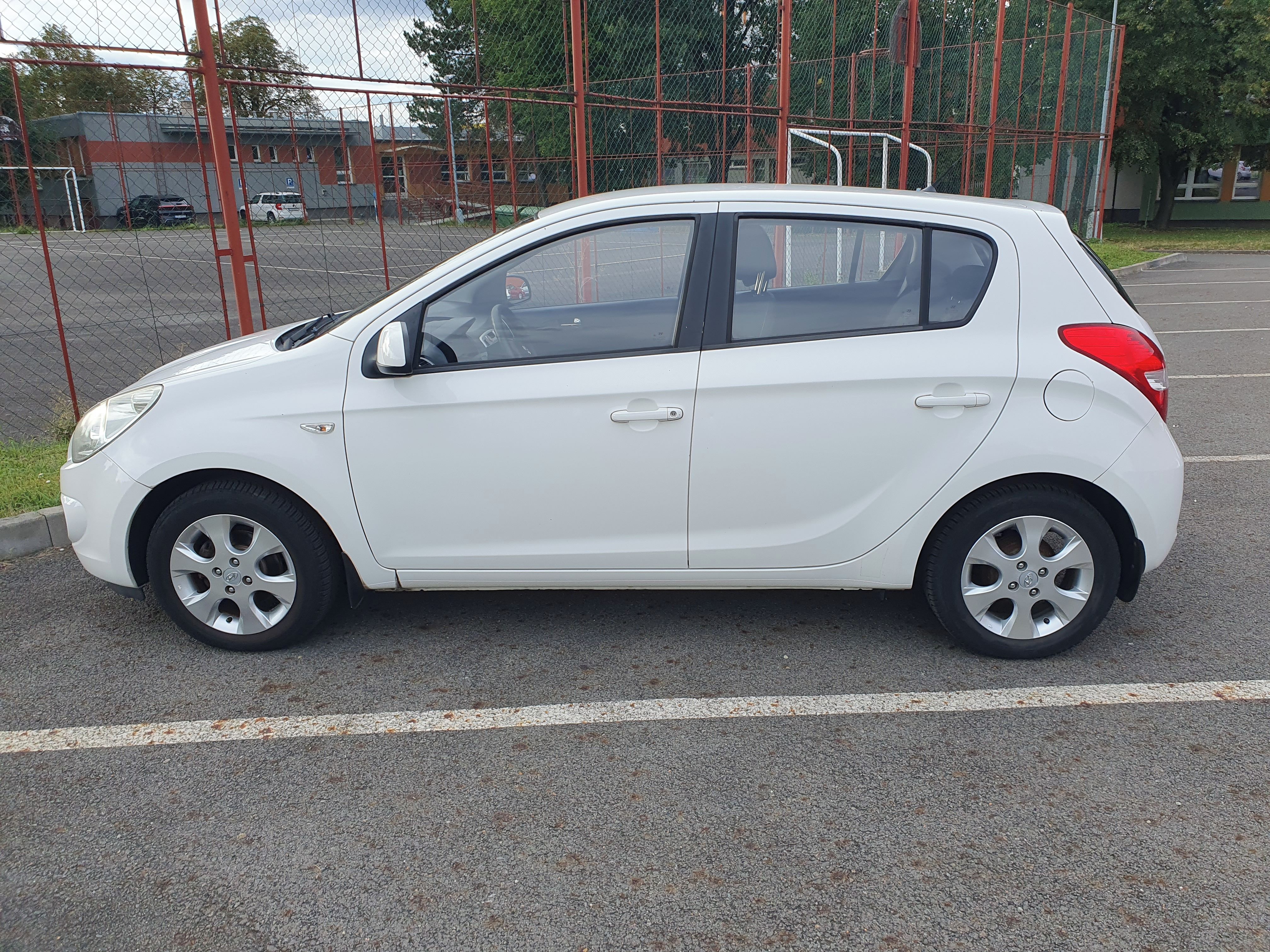 Hyundai i20, 75 000 km, benzín, manuál