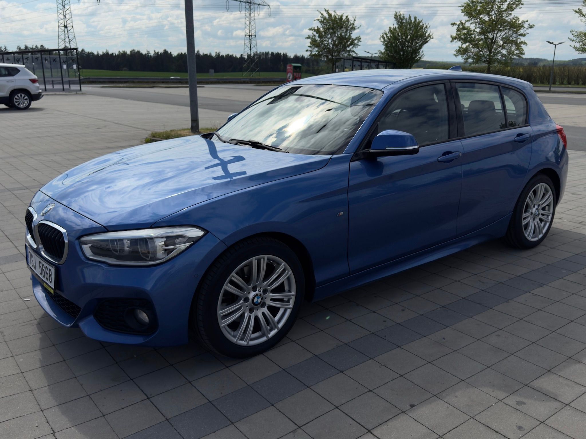 BMW Řada 1, 120d, 140 kW, M-paket - fotka 3
