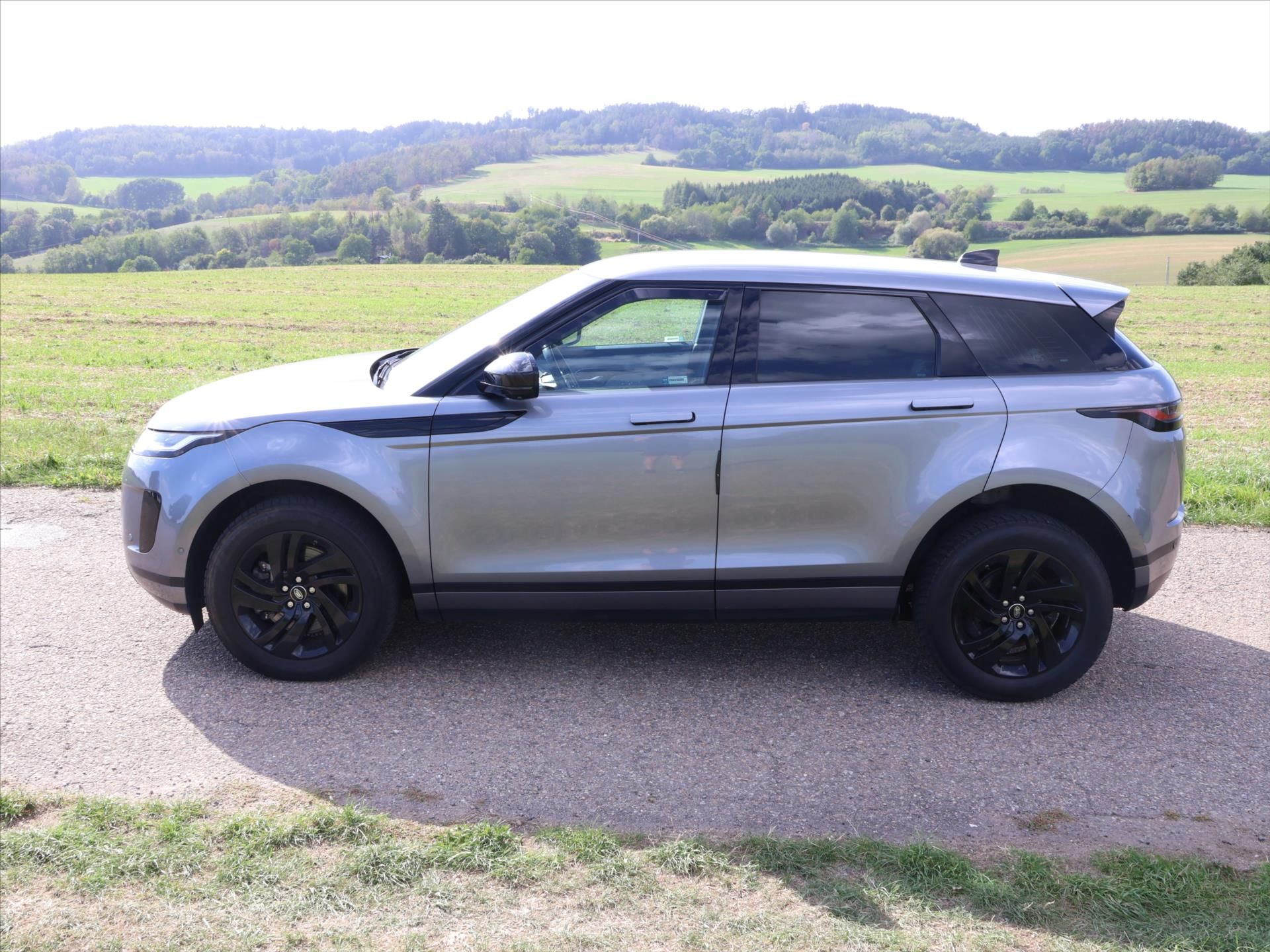 Land Rover Range Rover Evoque, 2,0 R-Dynamic 4WD 120kW - fotka 4