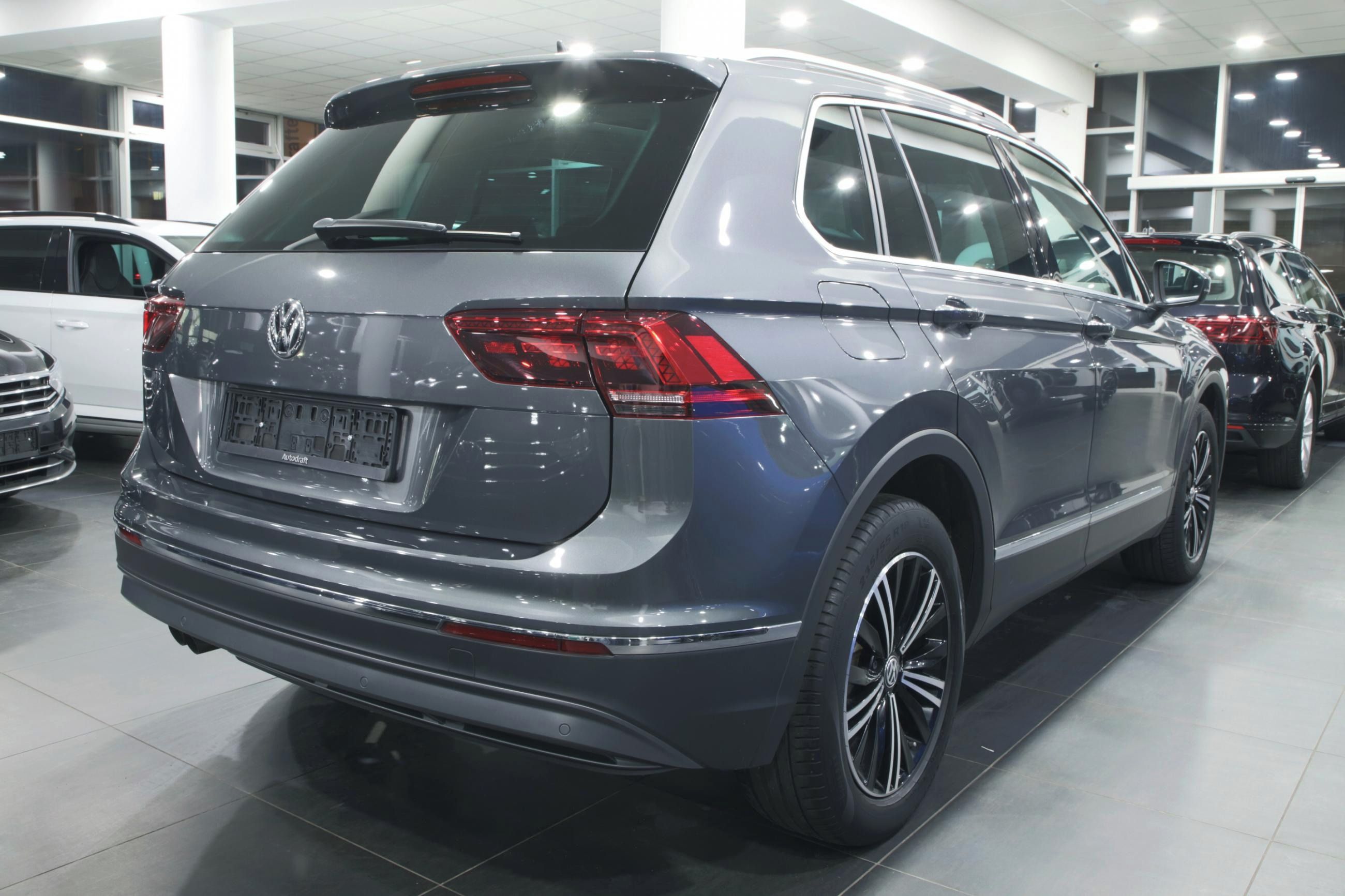 Volkswagen Tiguan, Prodám Volkswagen Tiguan Highl - fotka 3