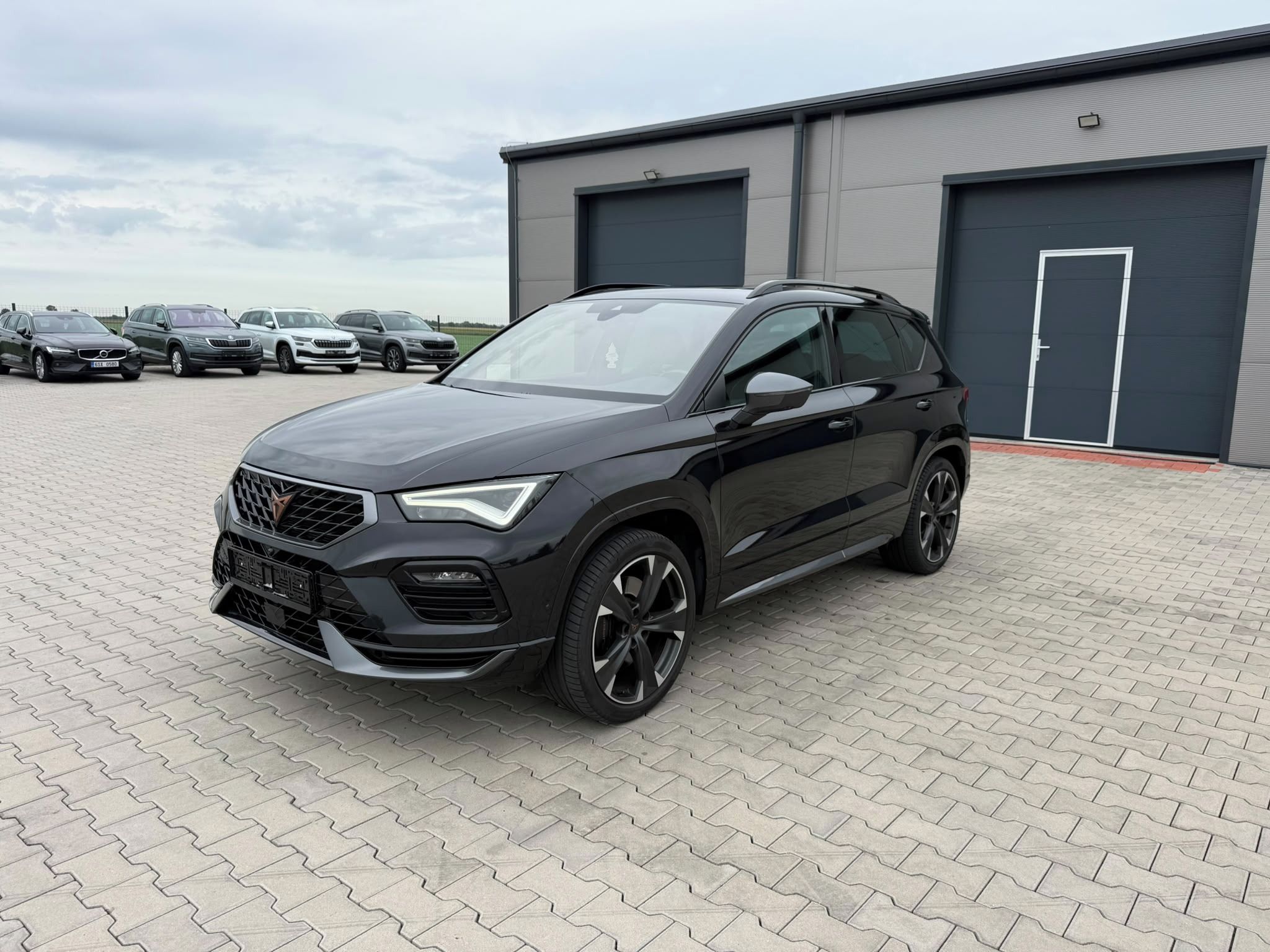 Cupra Ateca, 2022 2.0TSI 221kw Nebourané TZ - fotka 2