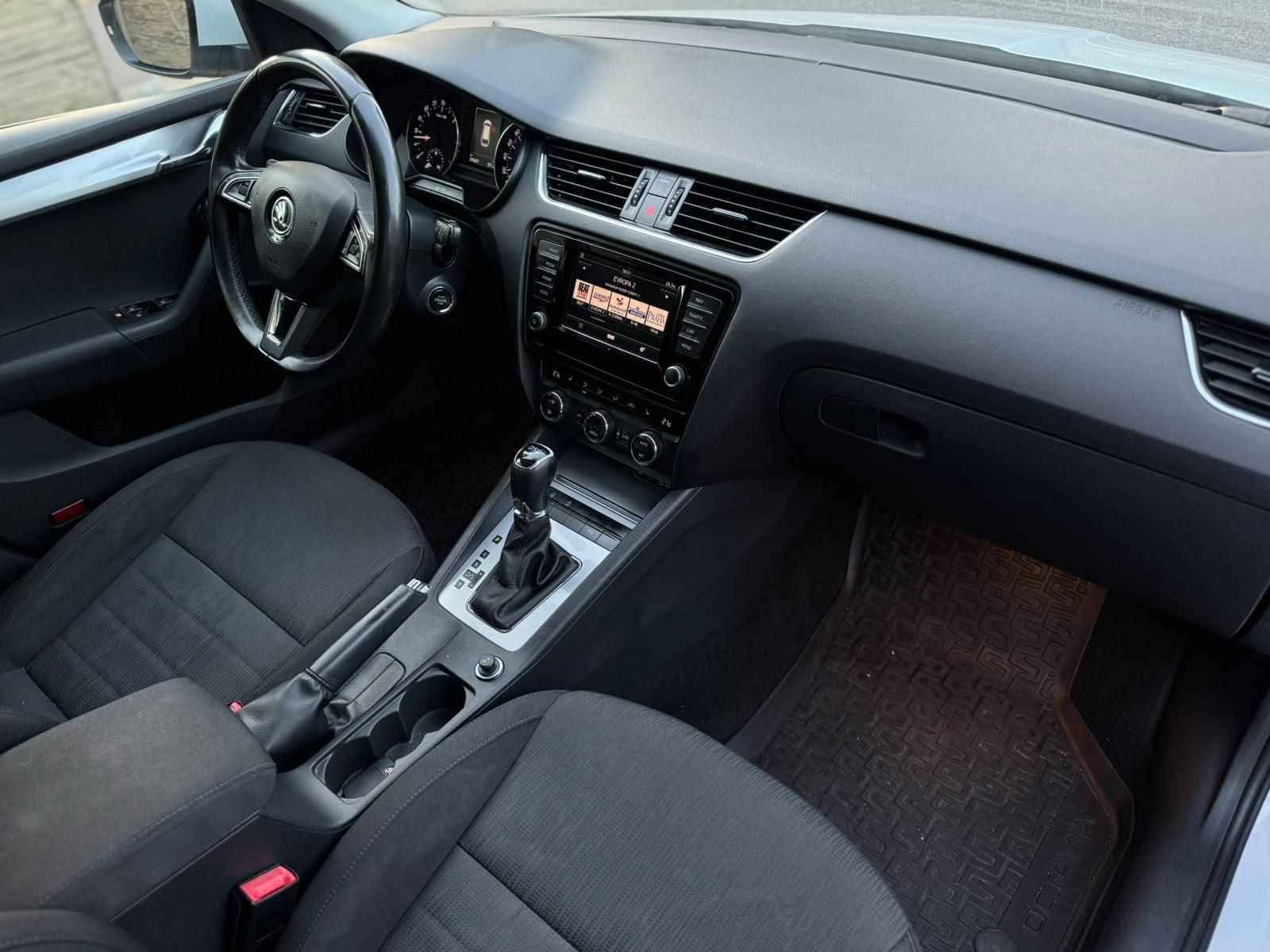 Škoda Octavia, 2.0TDi STYLE 1.MAJ DPH ROZVODY - fotka 6
