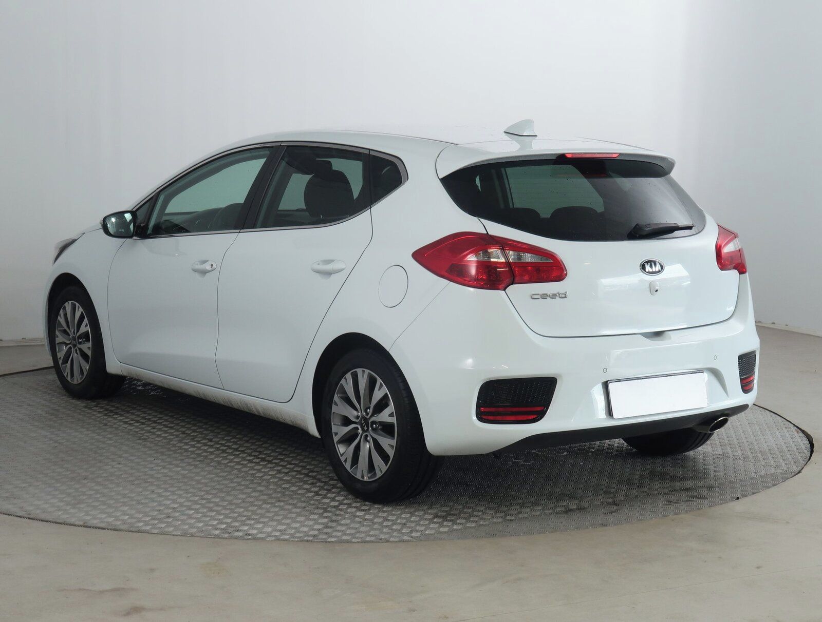 Kia Cee´d, 1.4 CVVT, ČR,1.maj, Serv.kniha - fotka 4