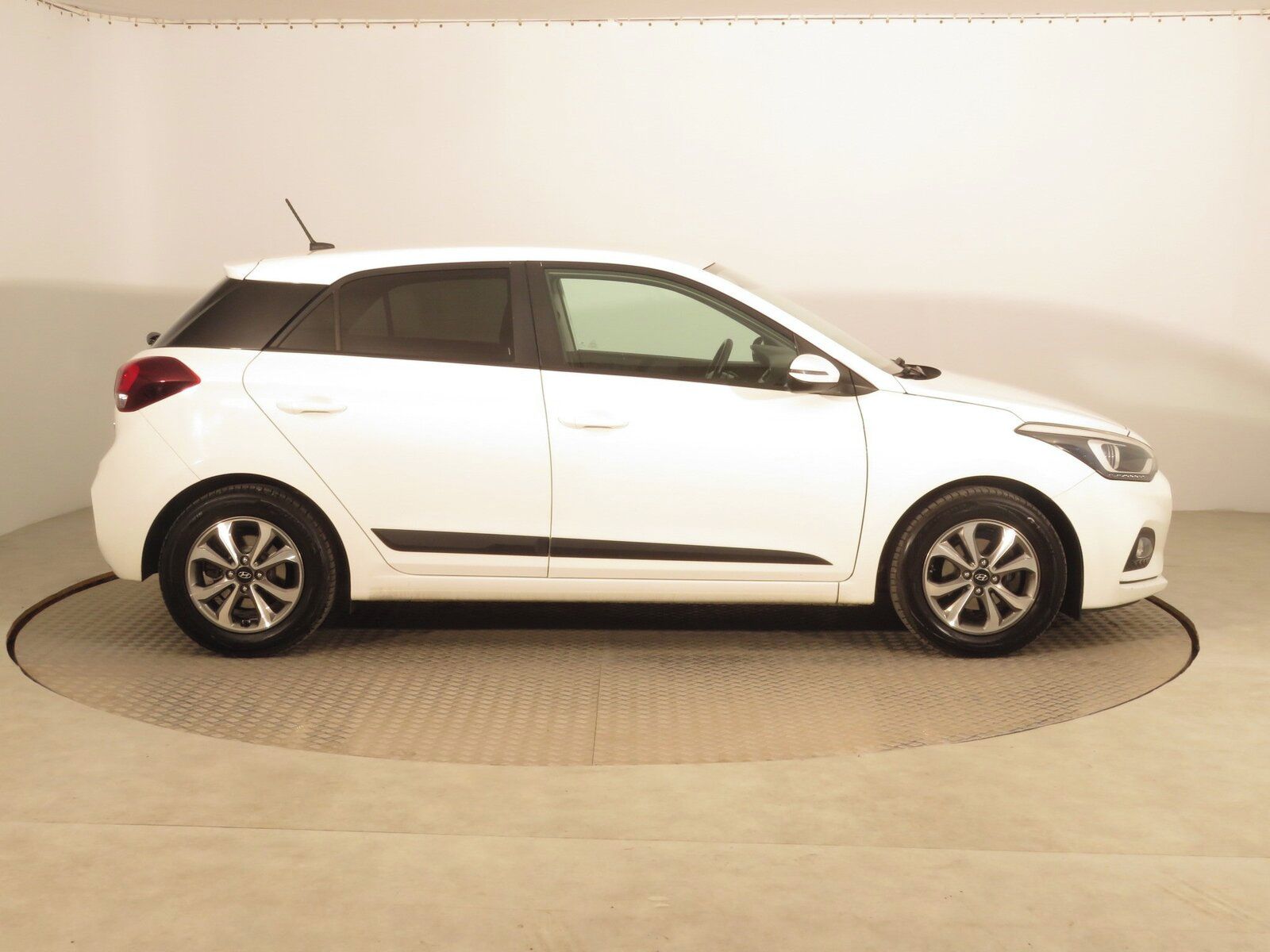 Hyundai i20, 1.2, Serv.kniha - fotka 6