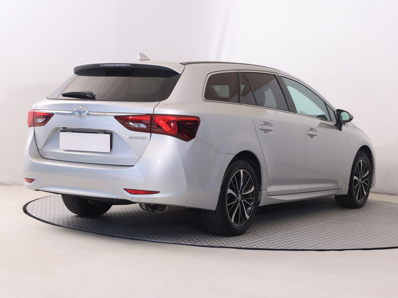 Toyota Avensis, 1.8 Valvematic, Automat - fotka 5