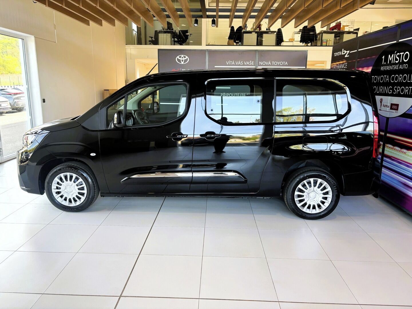 Toyota Proace City Verso, 1,2 Business LWB 7 míst - fotka 4