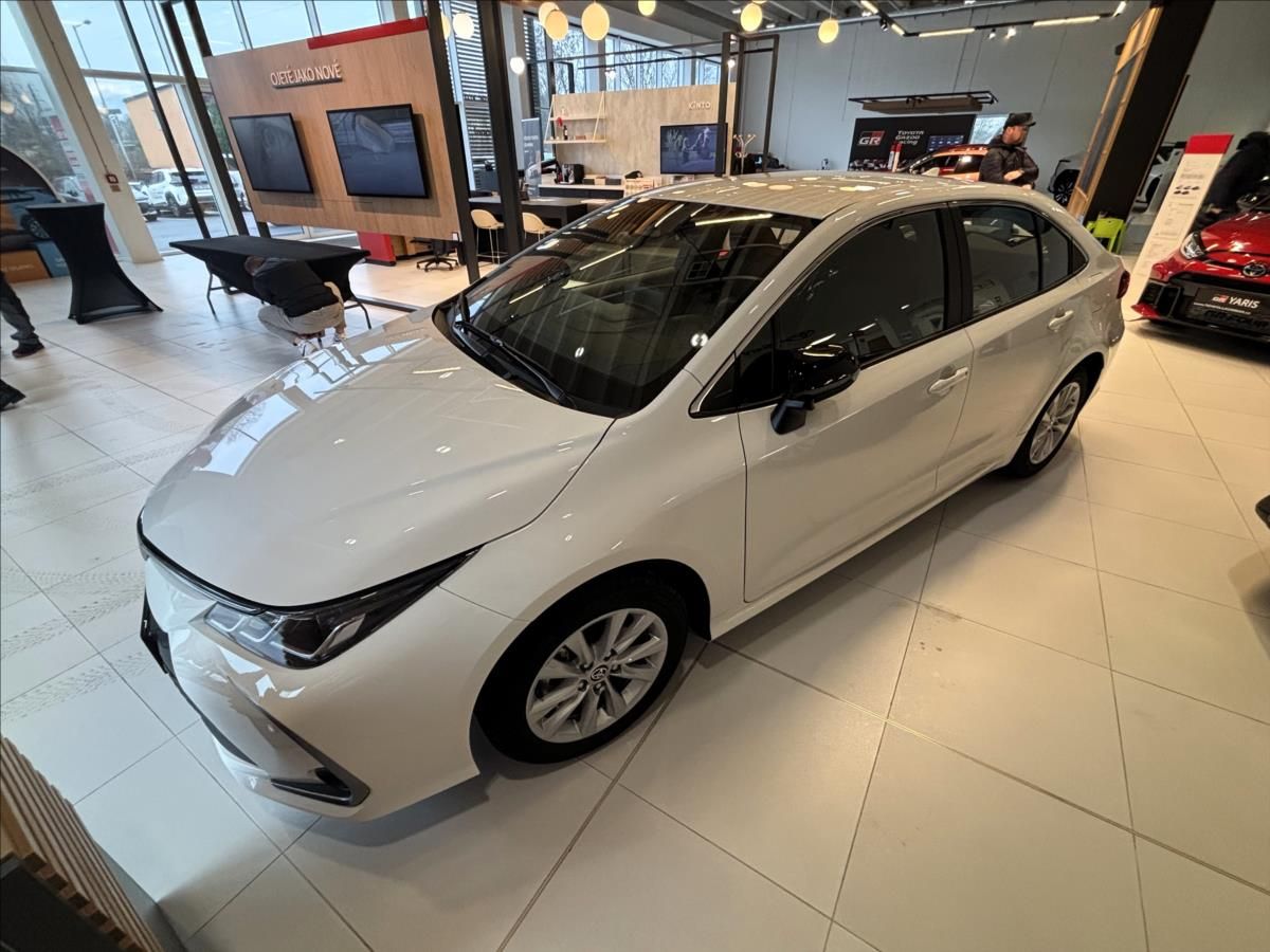 Toyota Corolla, 1,8   SD Comfort Tech HEV - fotka 3