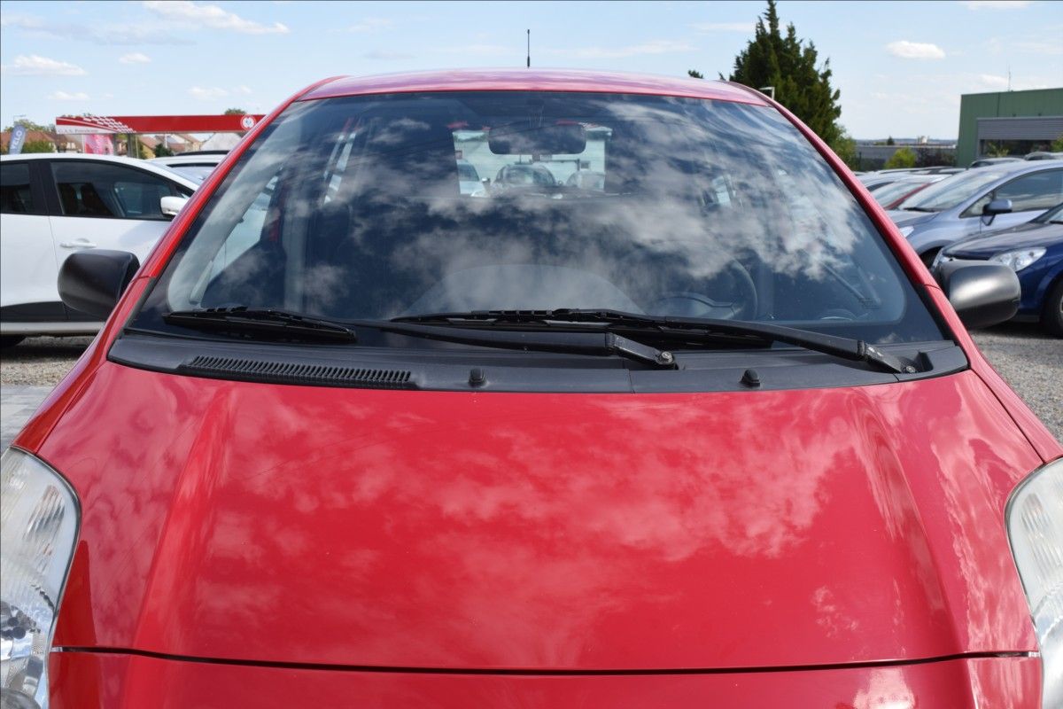 Toyota Yaris, 1,0 i 51KW ZAD. PARK. SENZORY - fotka 3