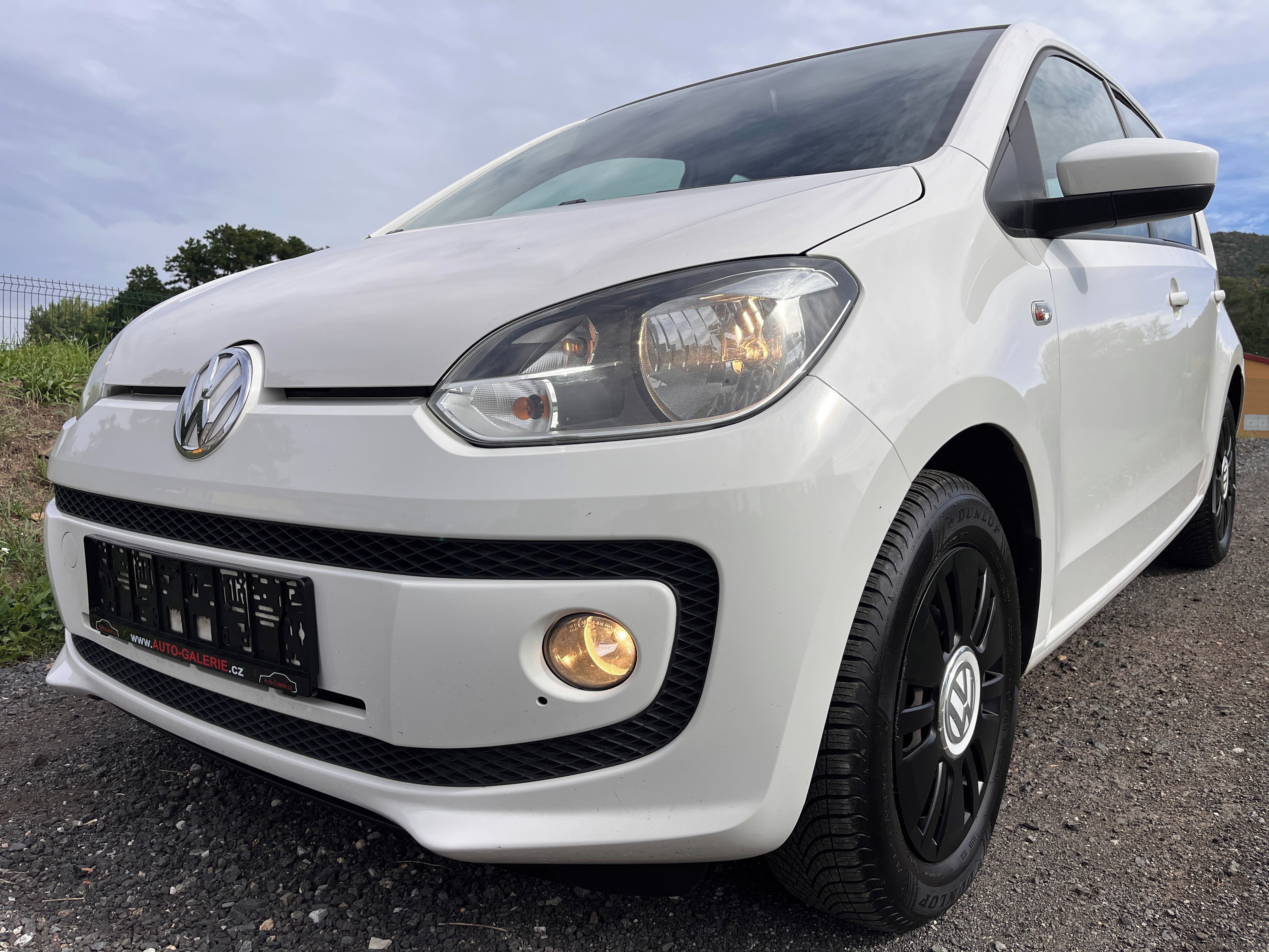 Volkswagen Up!, 5DV, VÝHŘEVY, KLIMA, SERVIS! - fotka 2