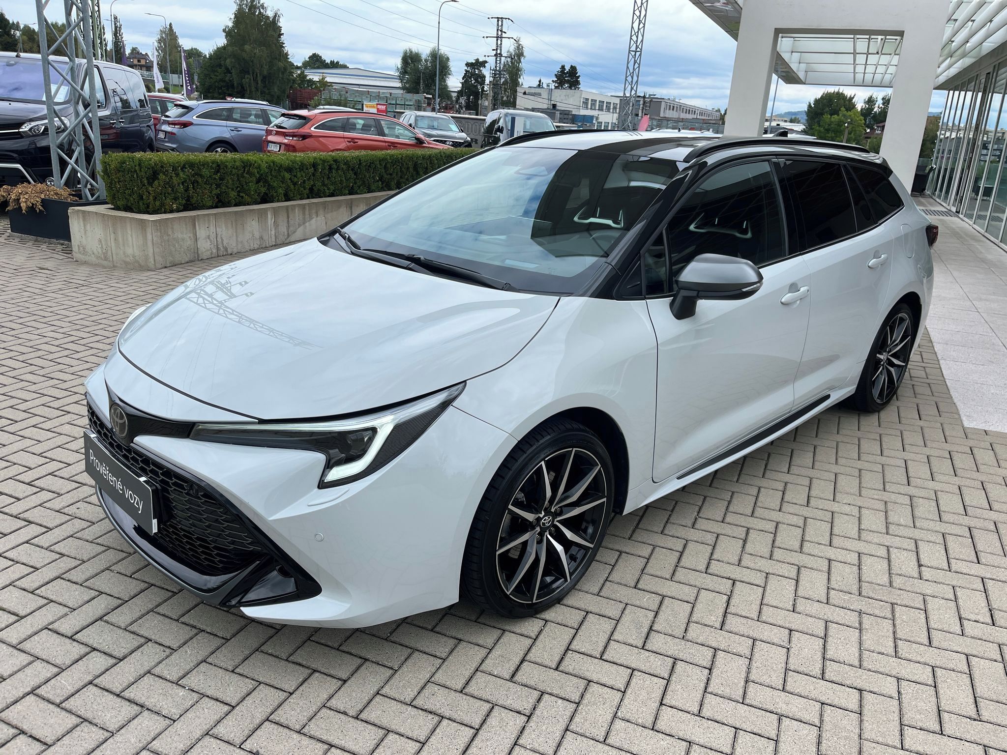 Toyota Corolla, 2.0 Hybrid e-CVT GR Sport Dyna - fotka 2