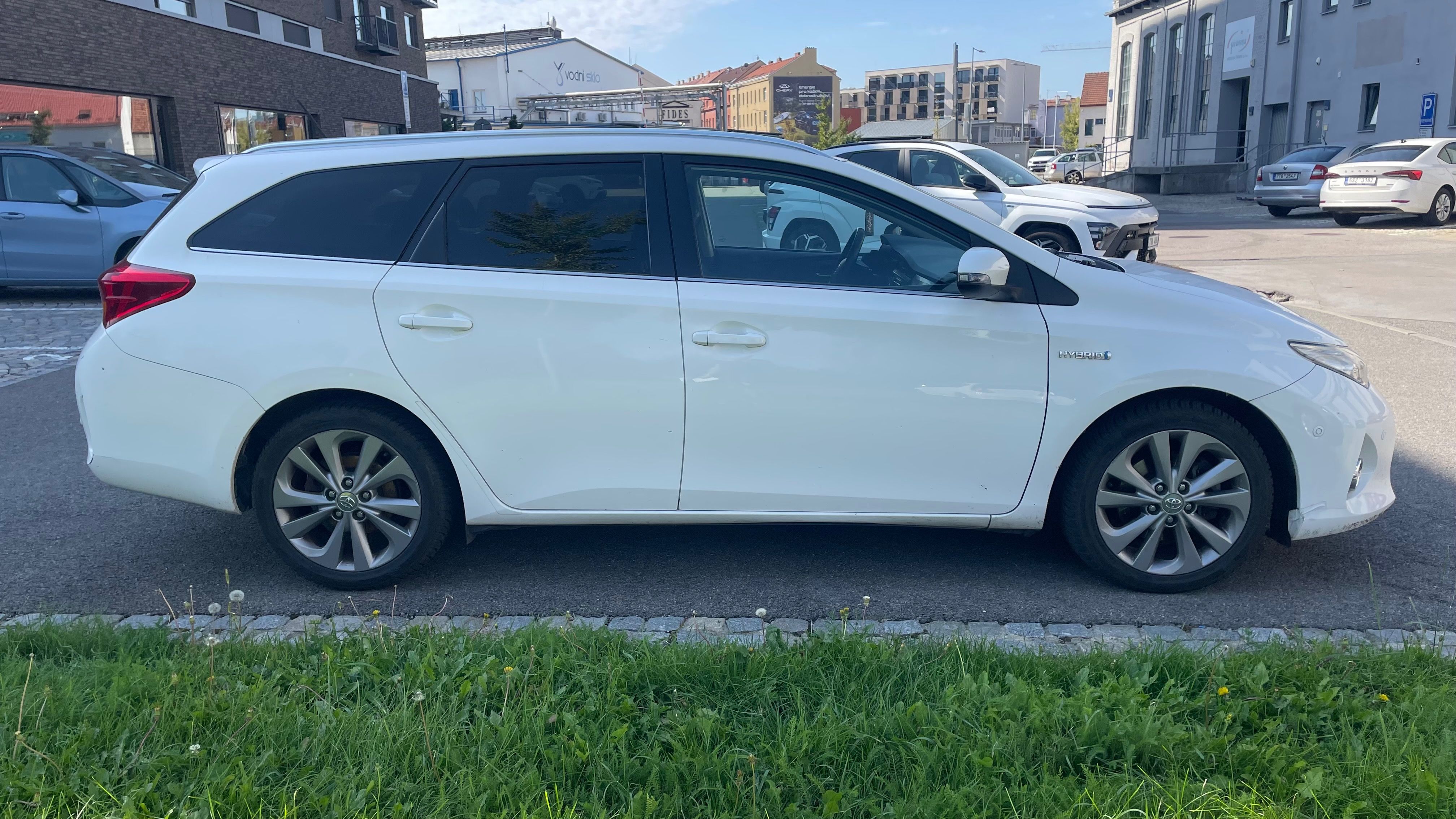 Toyota Auris, HYBRID, BÍLÁ, EURO 5 - fotka 6
