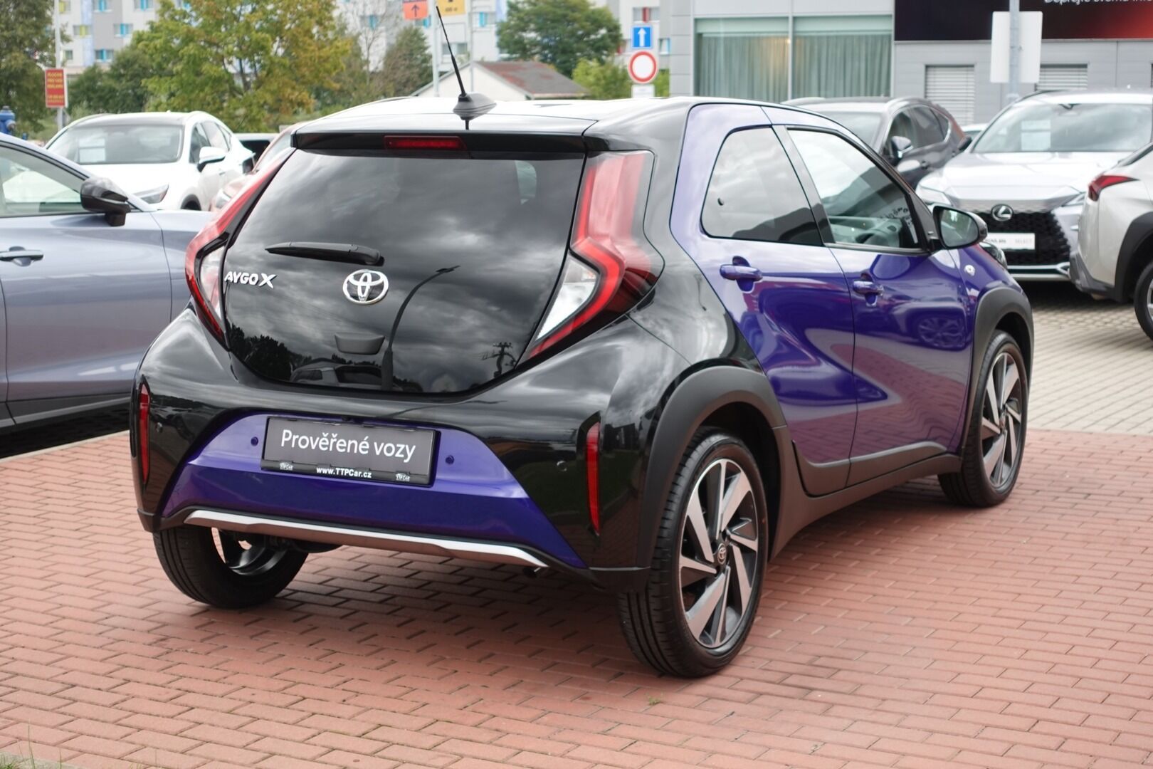 Toyota Aygo, 1.0L - 1 CVT Executive - fotka 4
