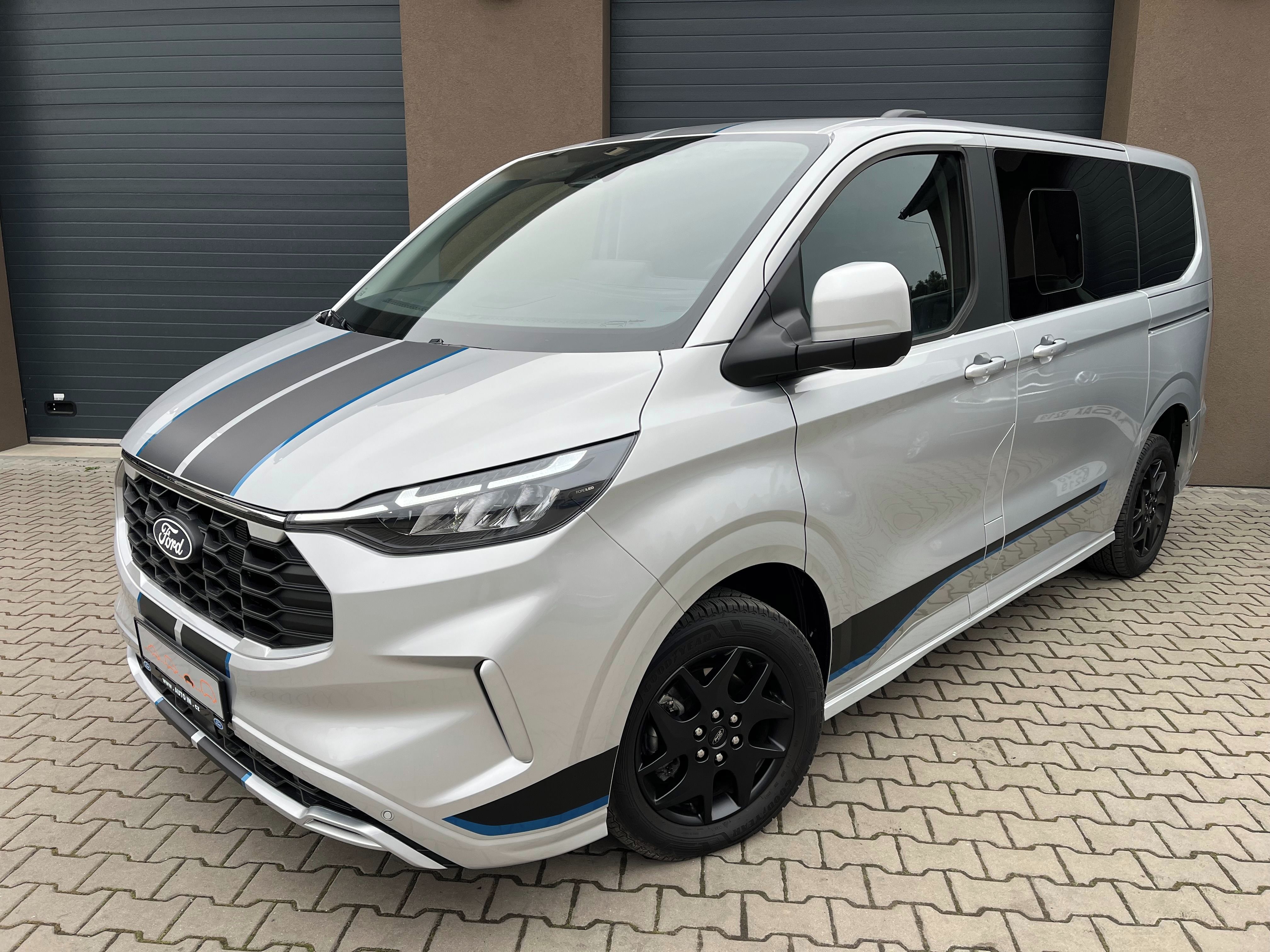 Ford Tourneo Custom, AWD 170 PS Sport el. TZ,DPH - fotka 3