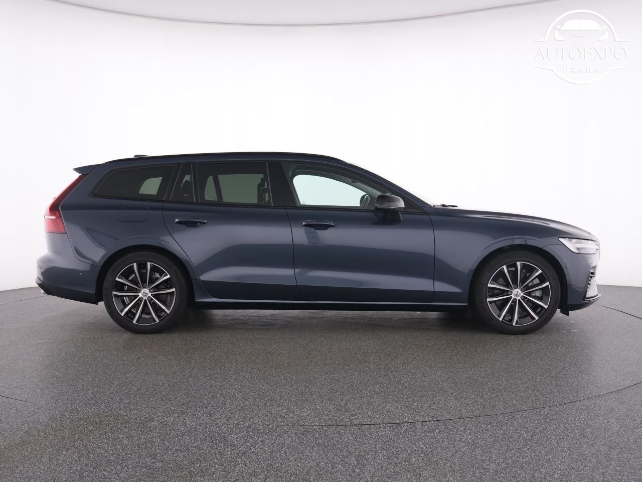 Volvo V60, T8 Recharge Plus Dark*TAŽNÉ - fotka 4