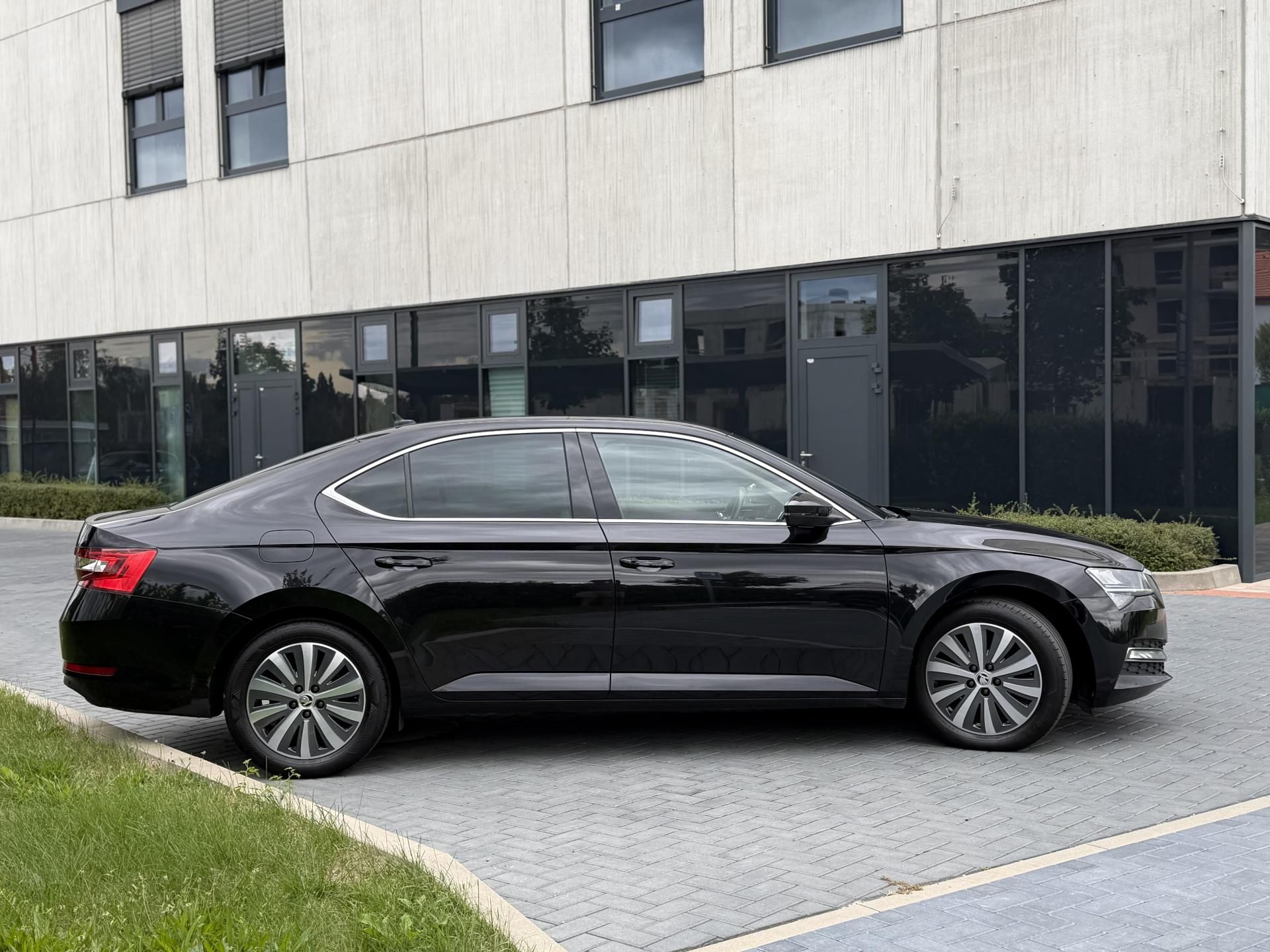 Škoda Superb, 2.0 TDi 110 kW/DSG/DPH - fotka 5