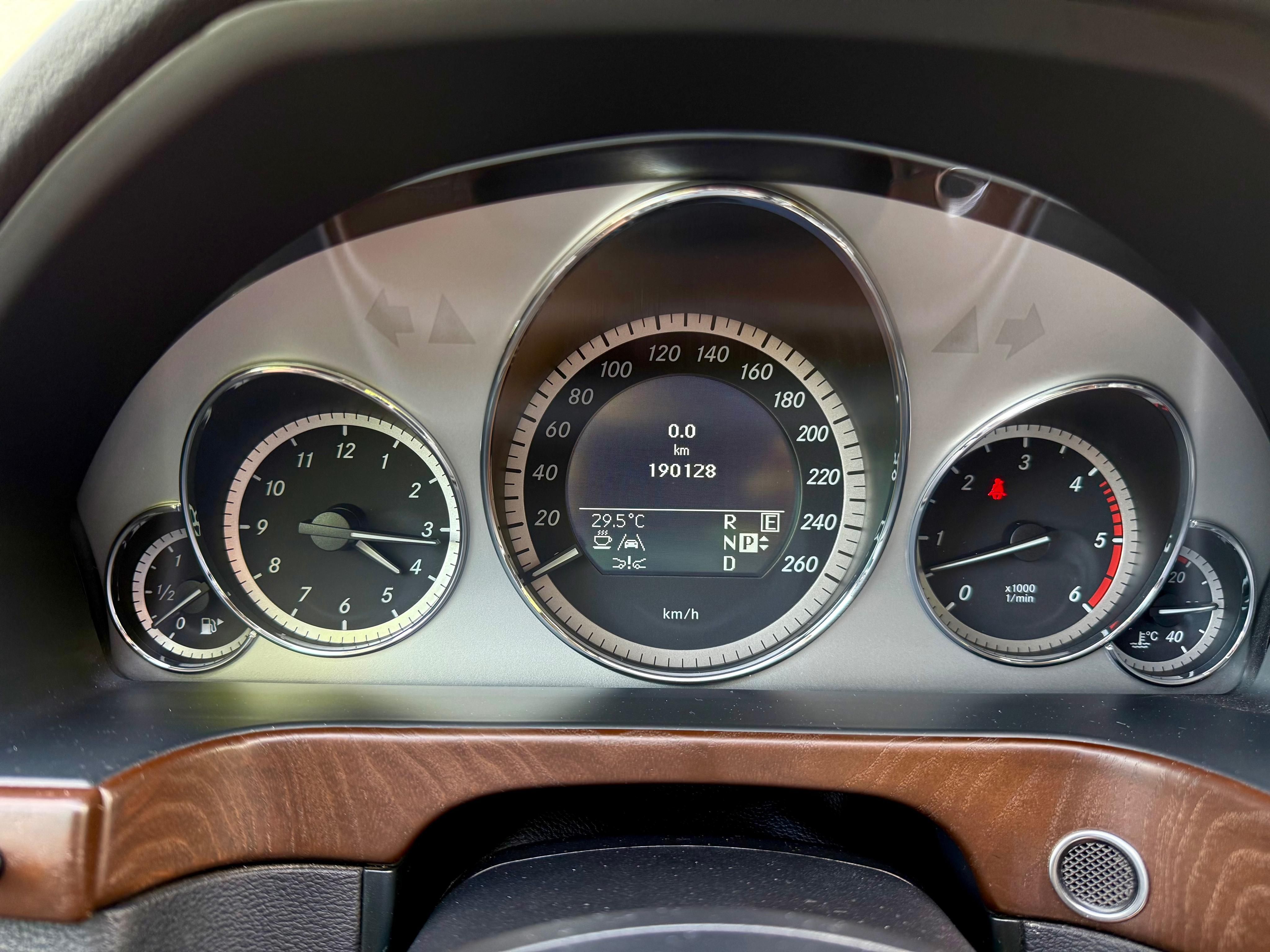 Mercedes-Benz Třídy E, W212 350CDI 195kW 4MATIC - fotka 5